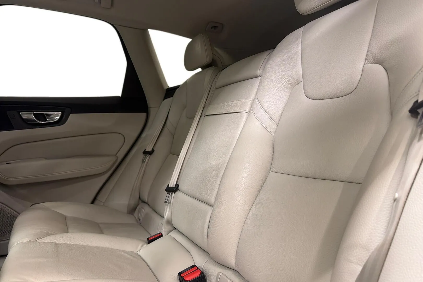 Volvo XC60 GMT-673 carousel image