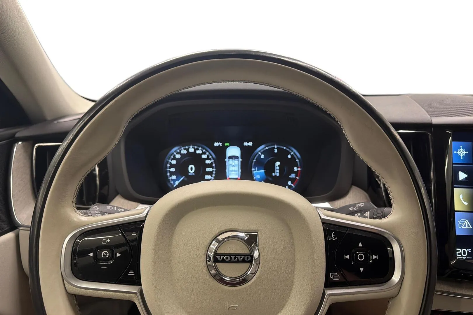 Volvo XC60 GMT-673 carousel image