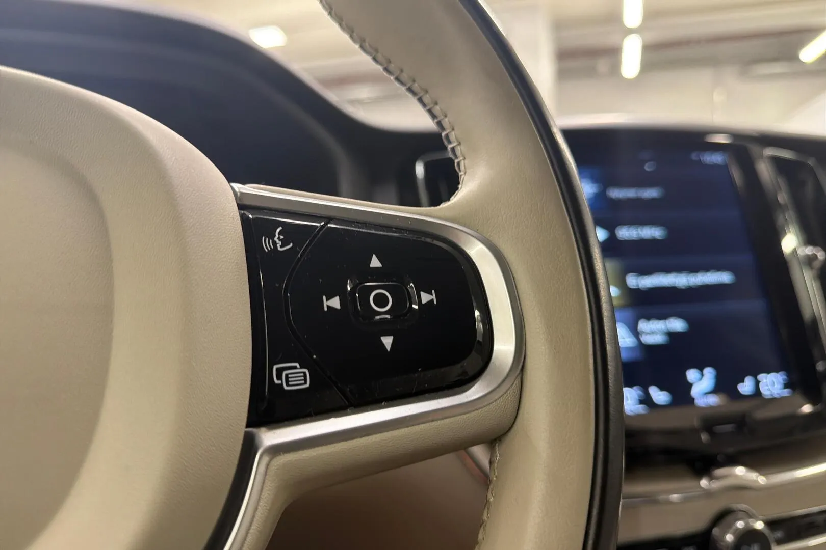 Volvo XC60 GMT-673 carousel image