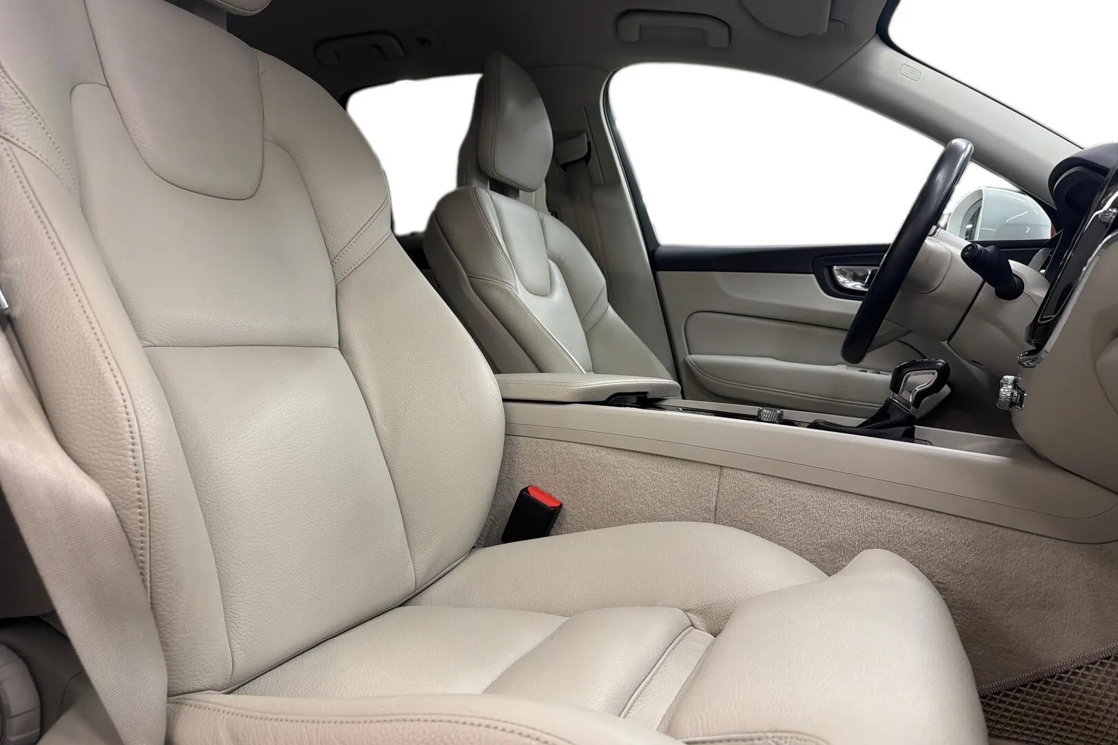 Volvo XC60 GMT-673 carousel image
