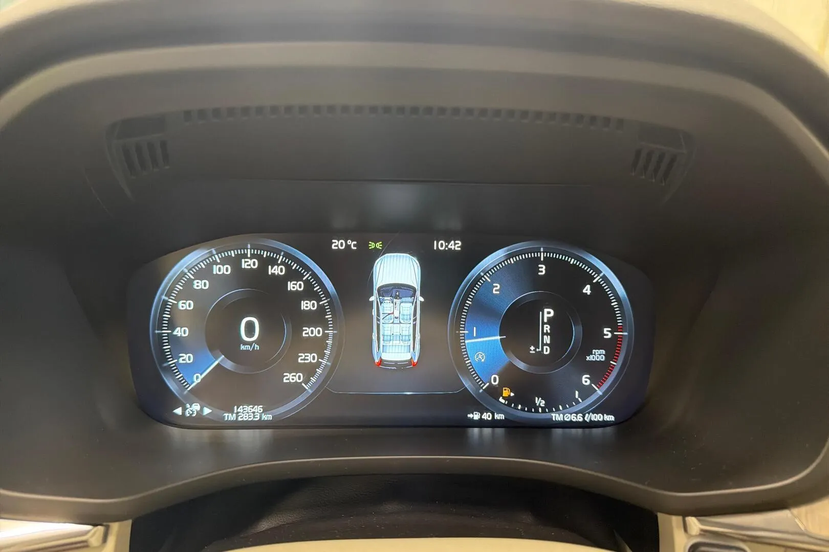 Volvo XC60 GMT-673 carousel image
