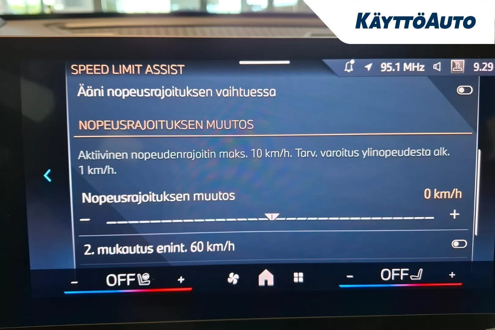 BMW iX1 YMS-543 carousel image