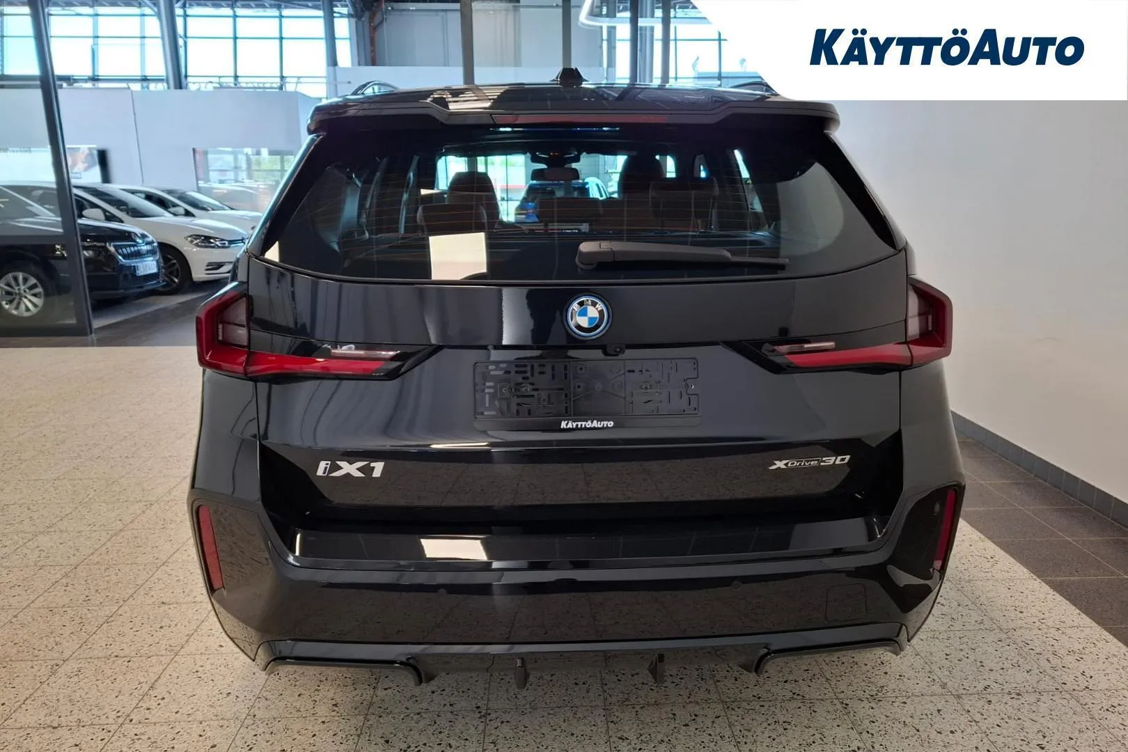 BMW iX1 YMS-543 carousel image