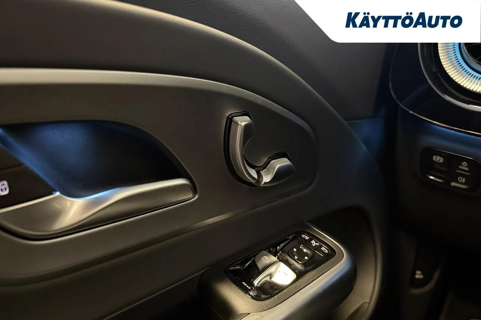Mercedes-Benz CLA YMS-897 carousel image