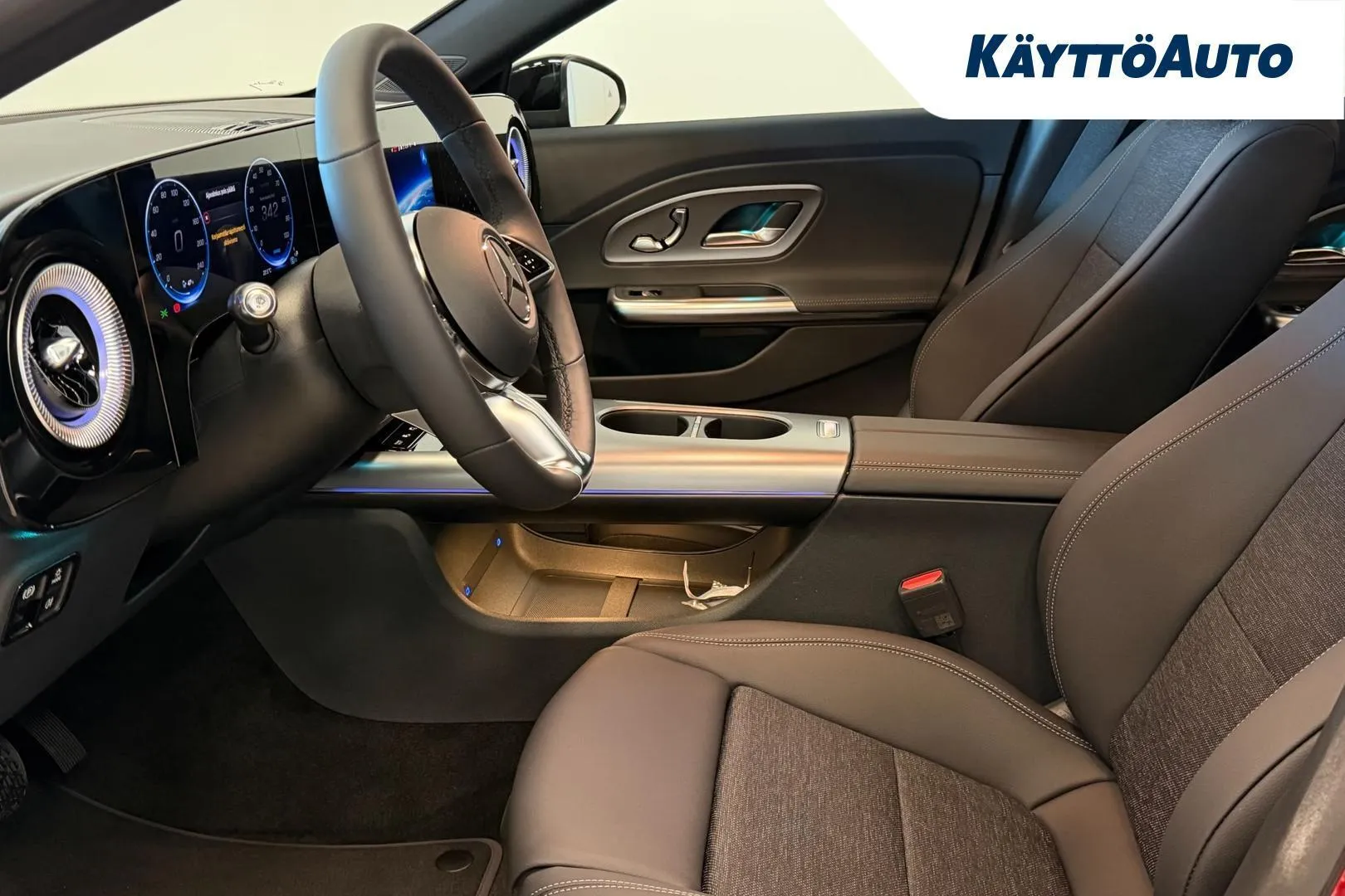 Mercedes-Benz CLA YMS-897 carousel image