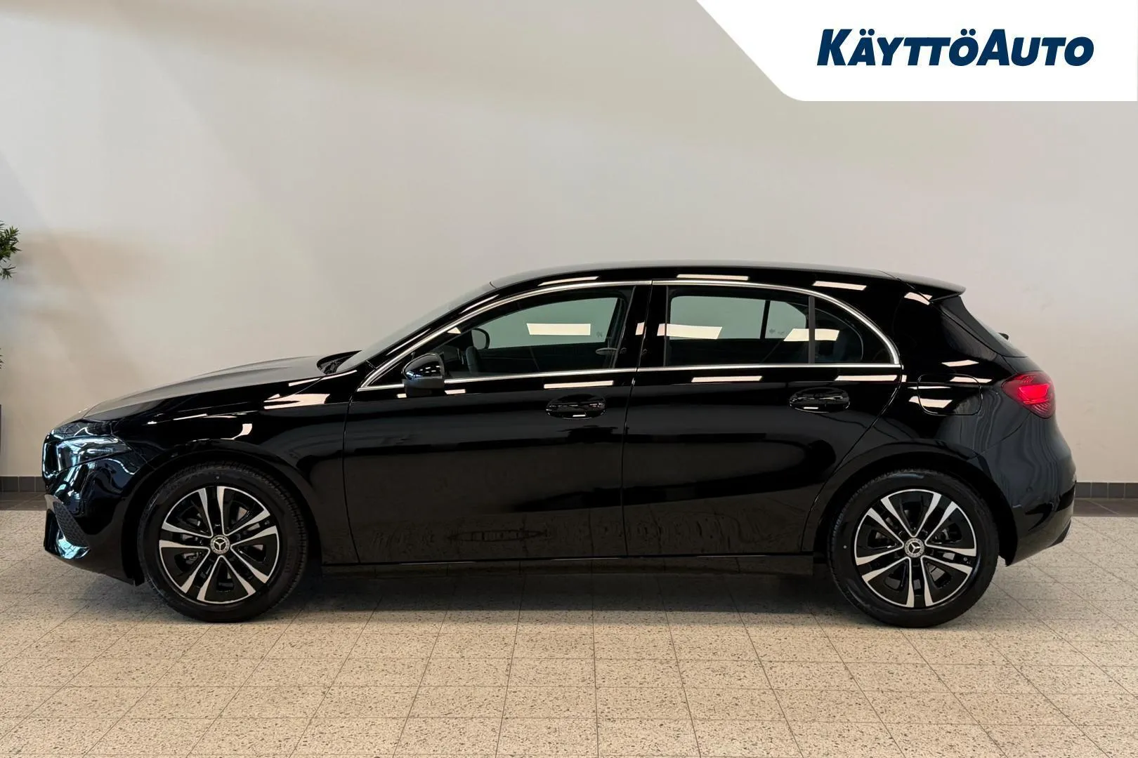 Mercedes-Benz A KYT-580 carousel image
