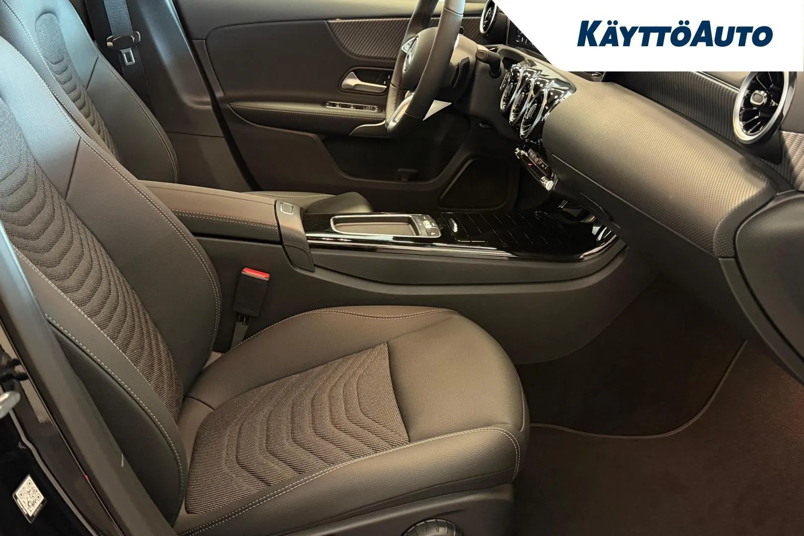 Mercedes-Benz A KYT-580 carousel image