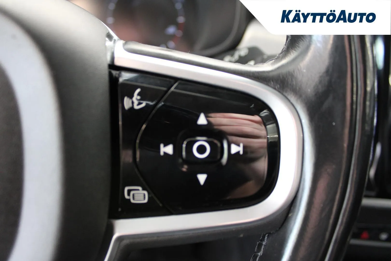 Volvo V90 NMG-747 carousel image
