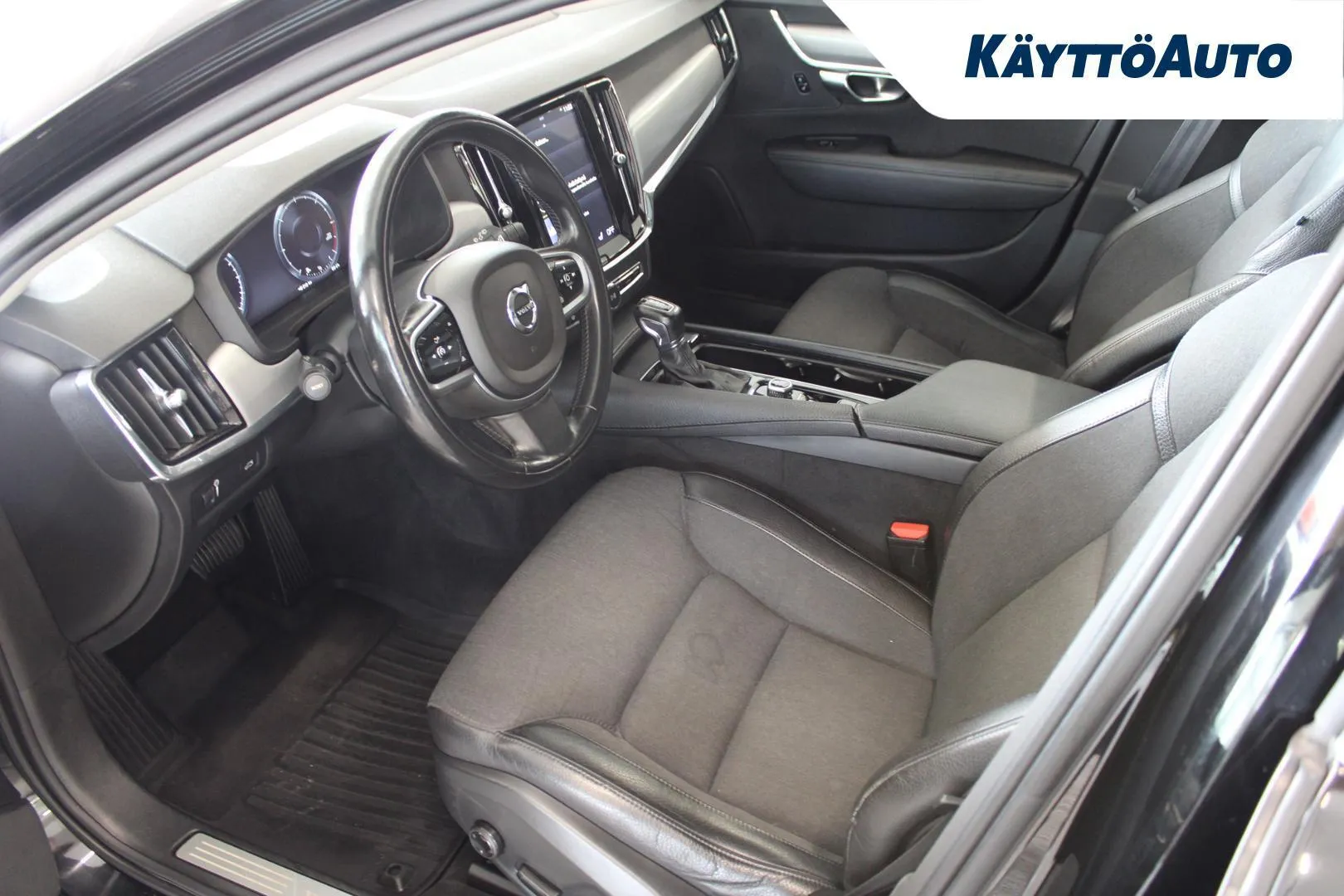 Volvo V90 NMG-747 carousel image