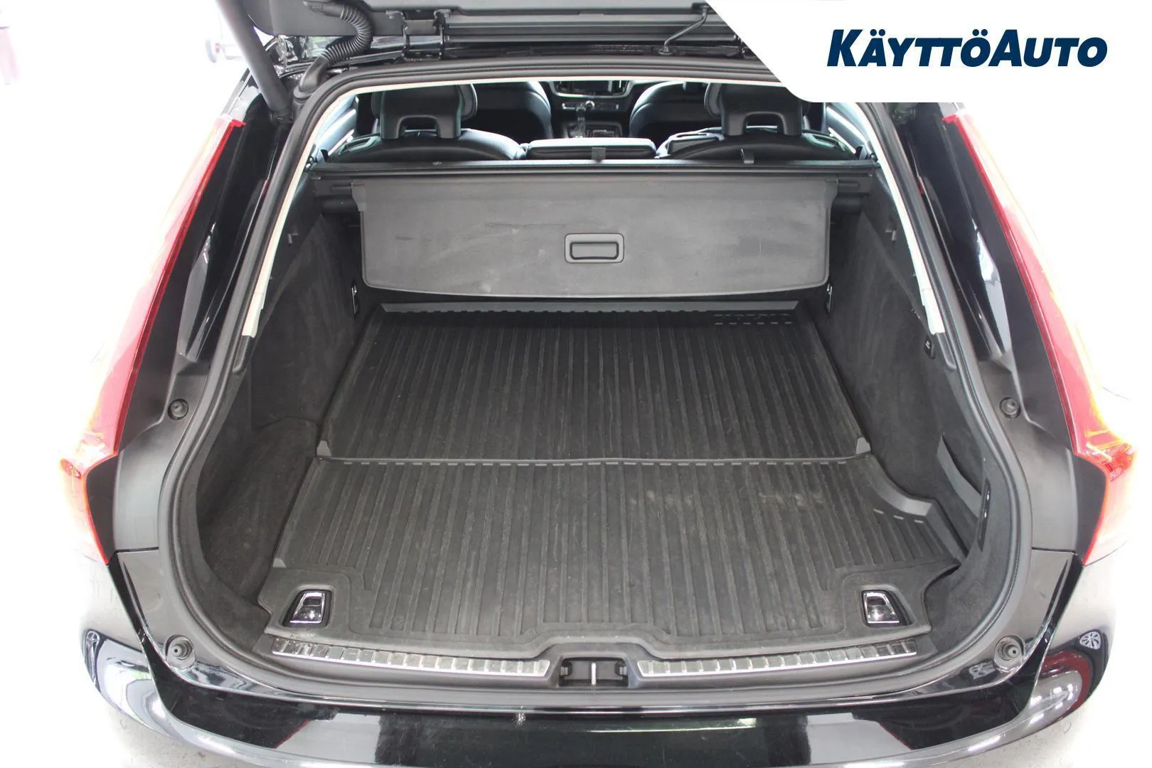 Volvo V90 NMG-747 carousel image