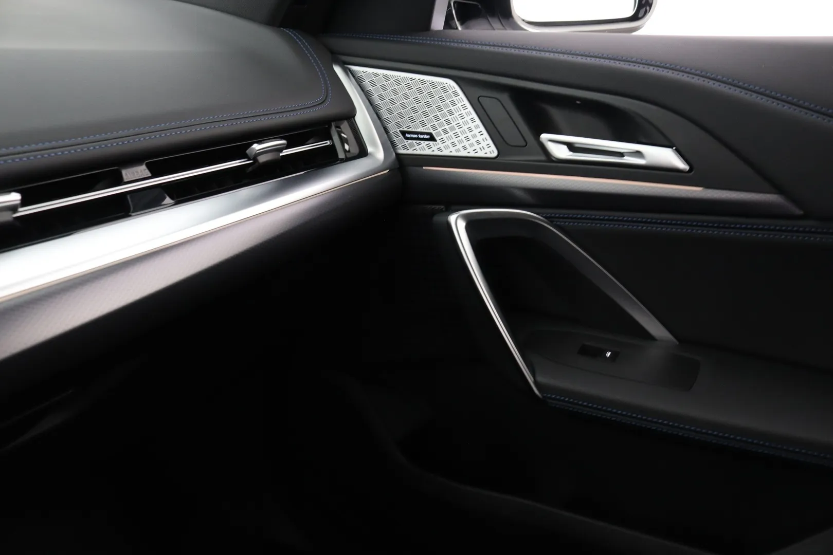 BMW X1 RUV-841 carousel image