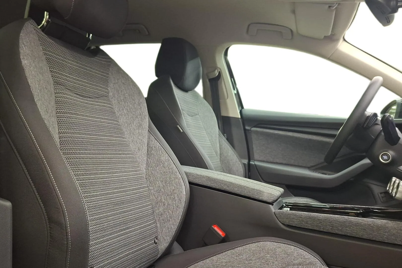 Skoda Superb NOL-786 carousel image