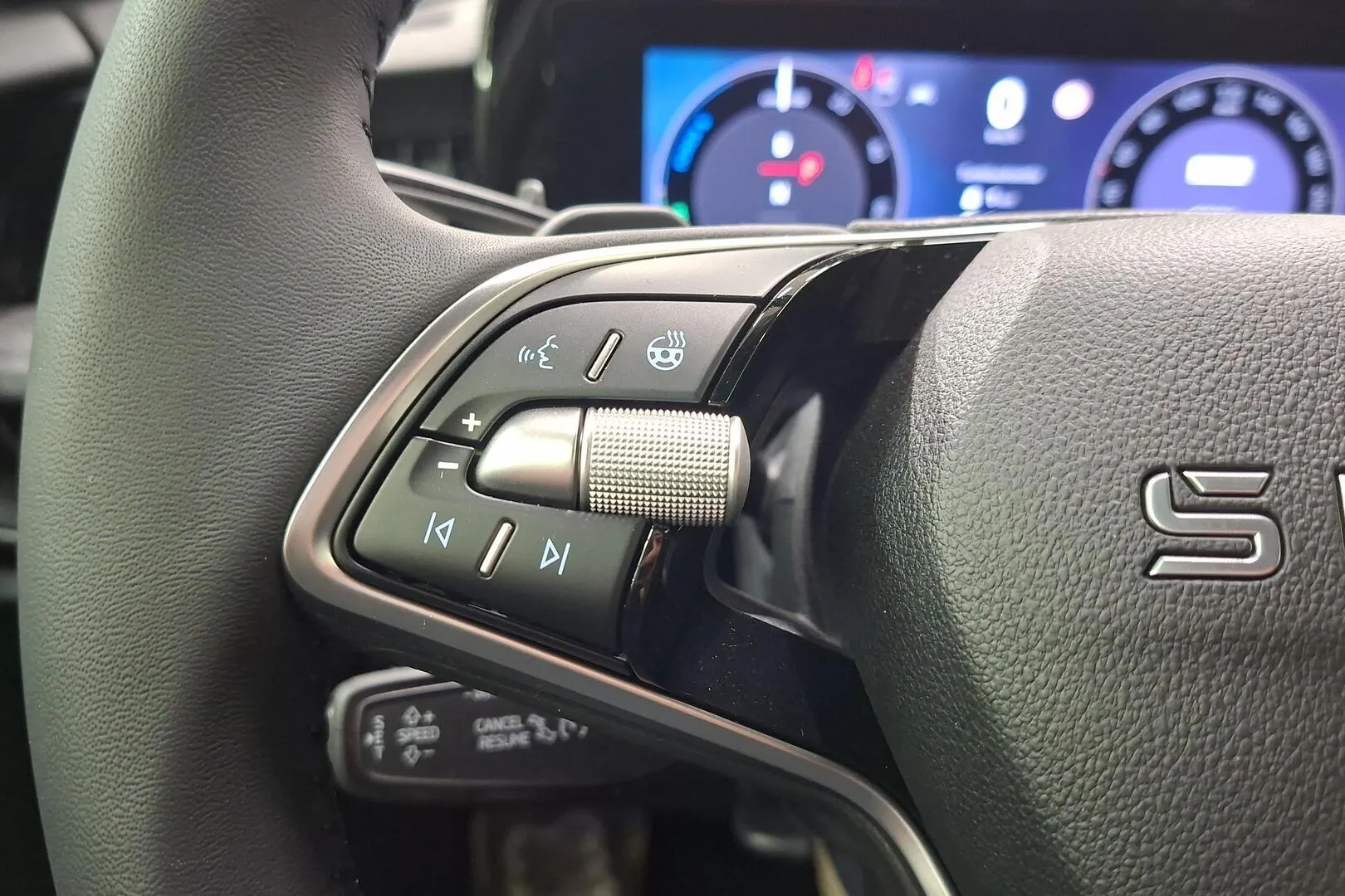 Skoda Superb NOL-786 carousel image