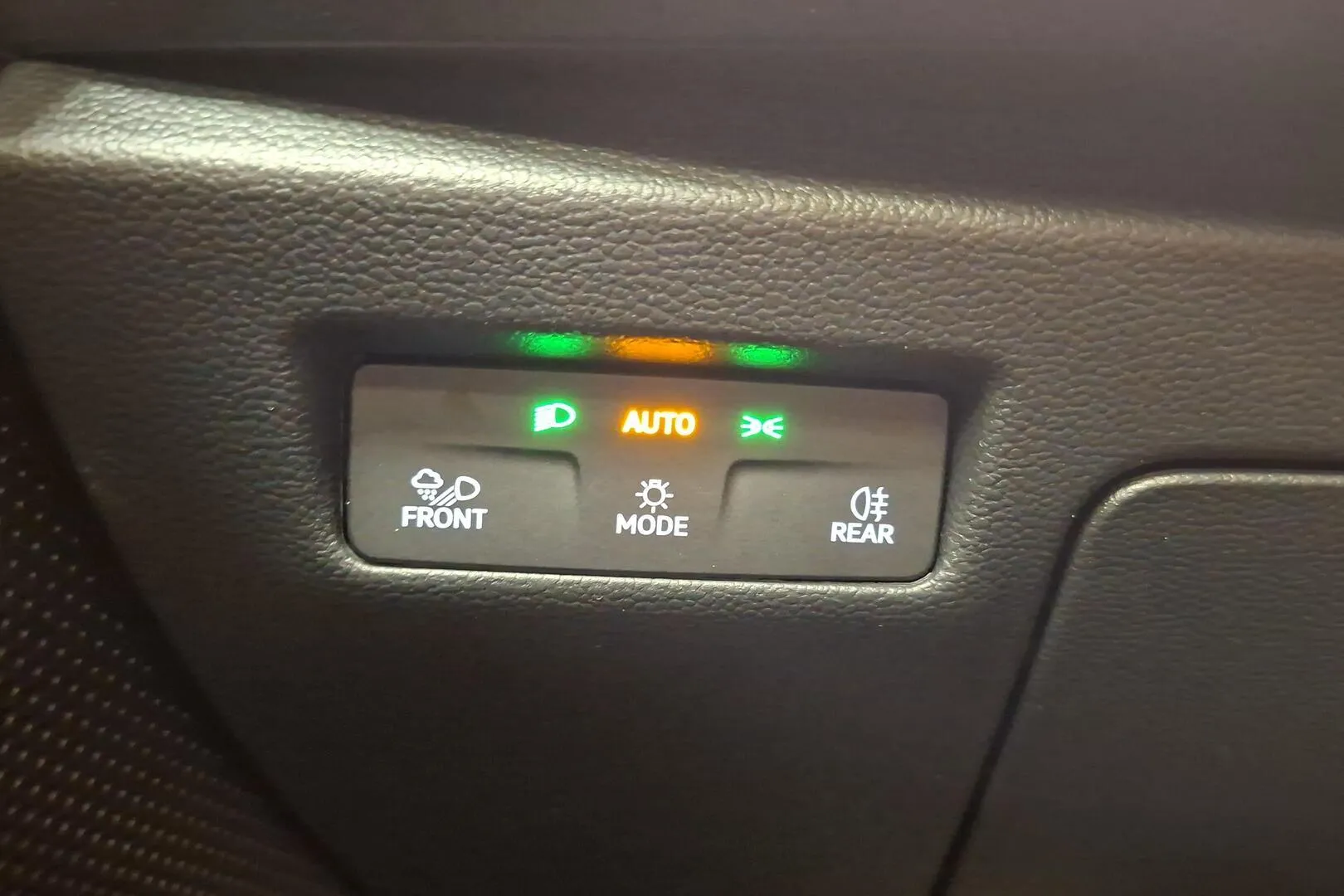Skoda Superb NOL-786 carousel image