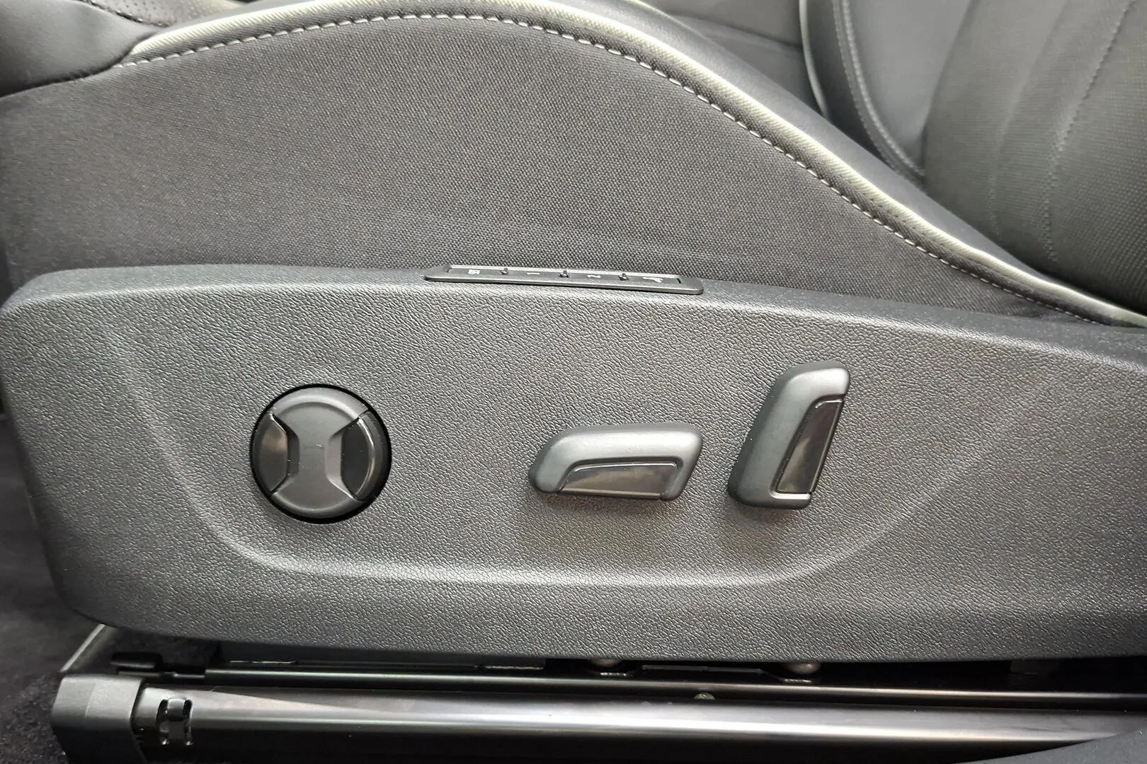 Skoda Enyaq NOG-101 carousel image