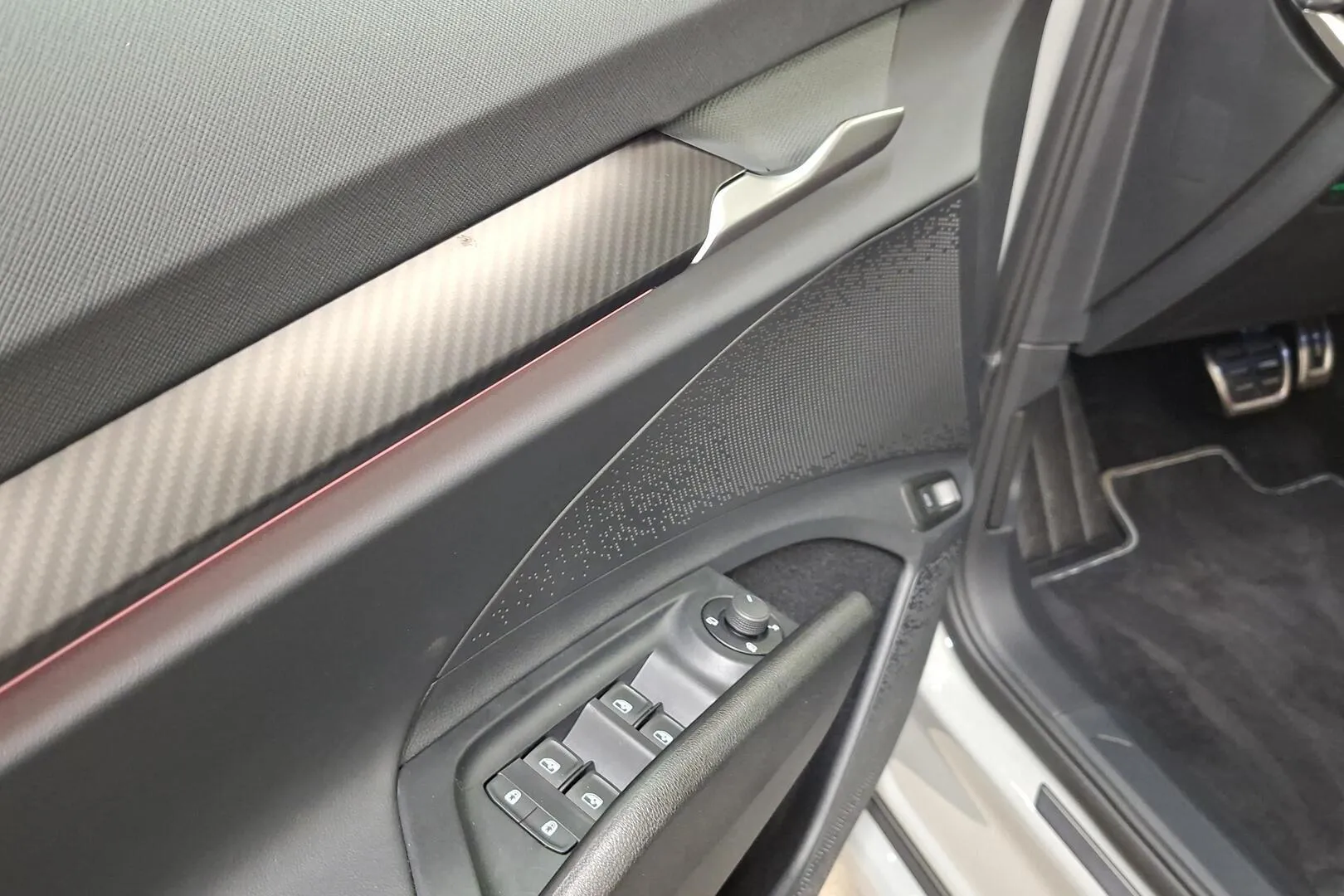 Skoda Enyaq NOG-101 carousel image