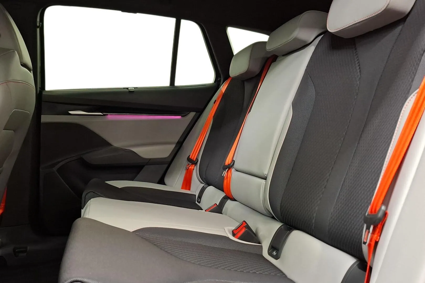 Skoda Enyaq YMC-202 carousel image