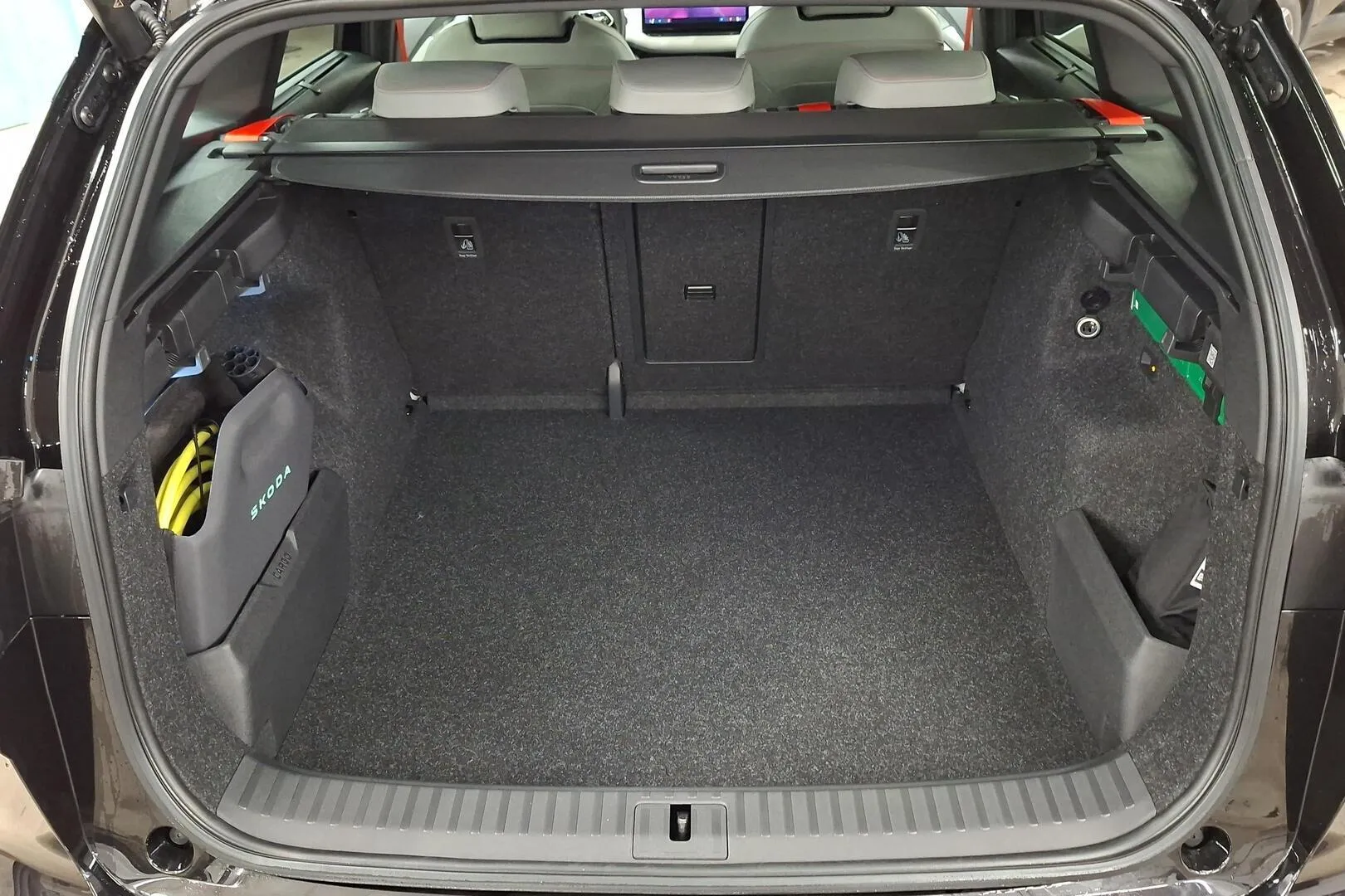 Skoda Enyaq YMC-202 carousel image