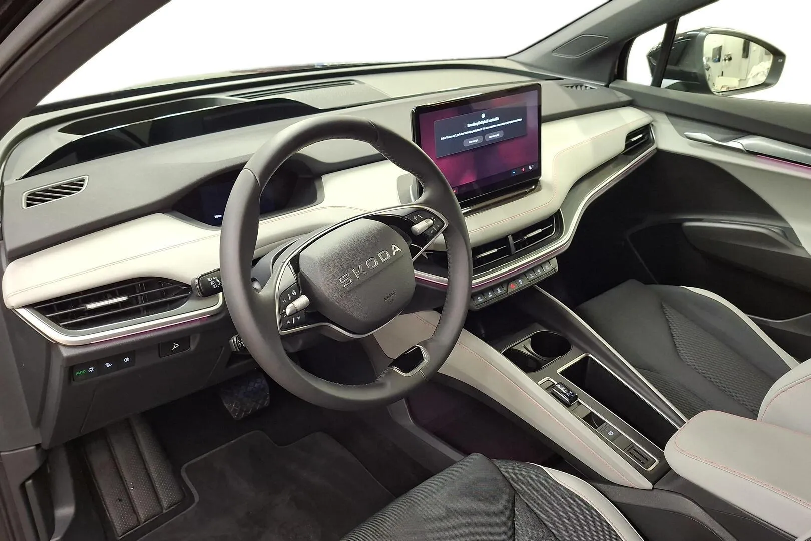 Skoda Enyaq YMC-202 carousel image