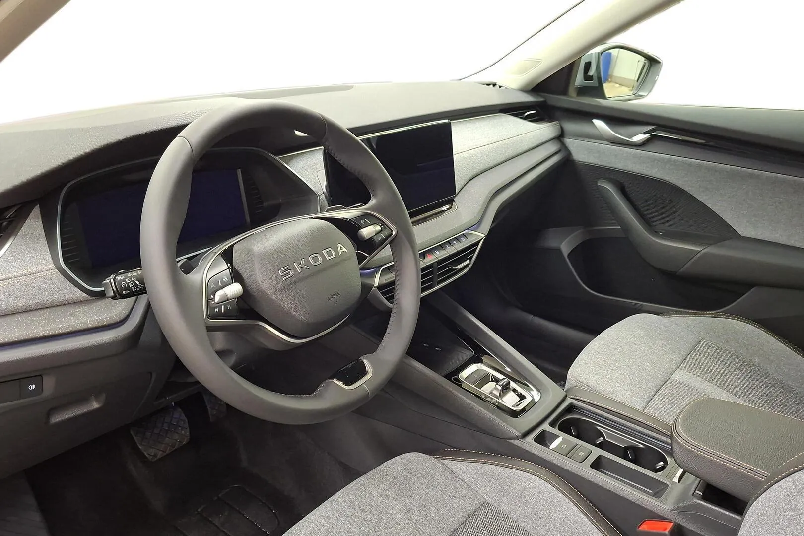 Skoda Octavia JOO-293 carousel image