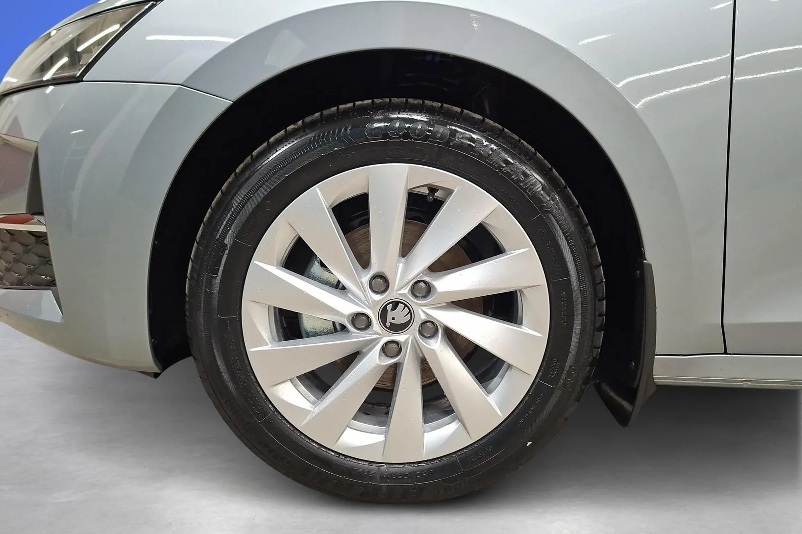 Skoda Octavia JOO-293 carousel image