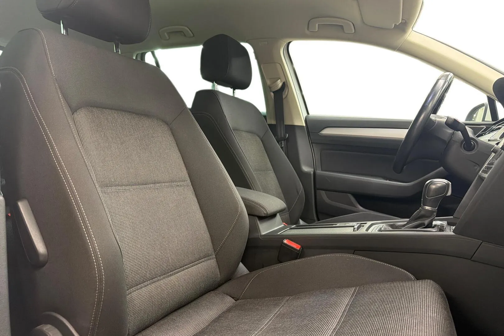 Volkswagen Passat EPM-188 carousel image