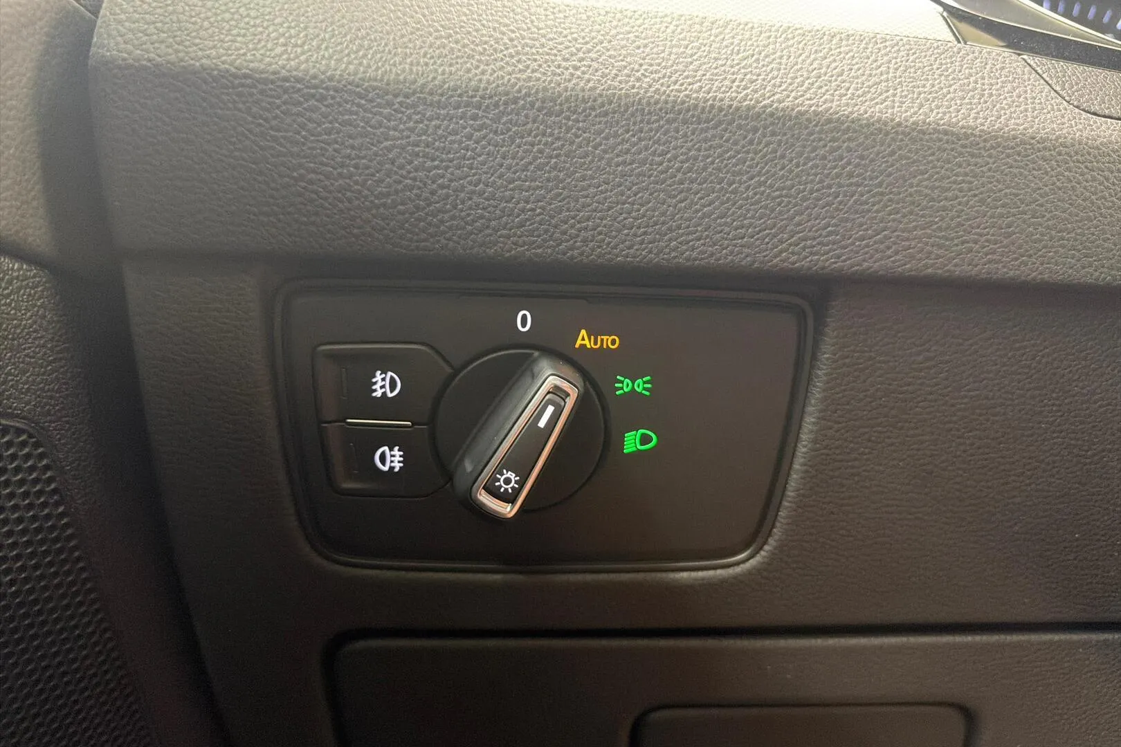Volkswagen Passat EPM-188 carousel image