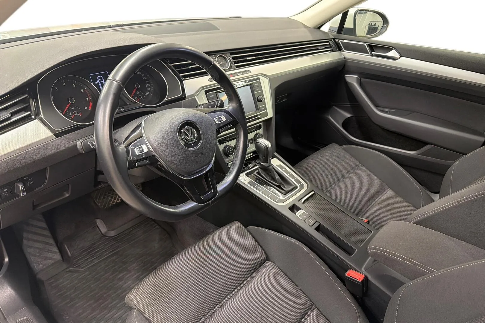 Volkswagen Passat EPM-188 carousel image
