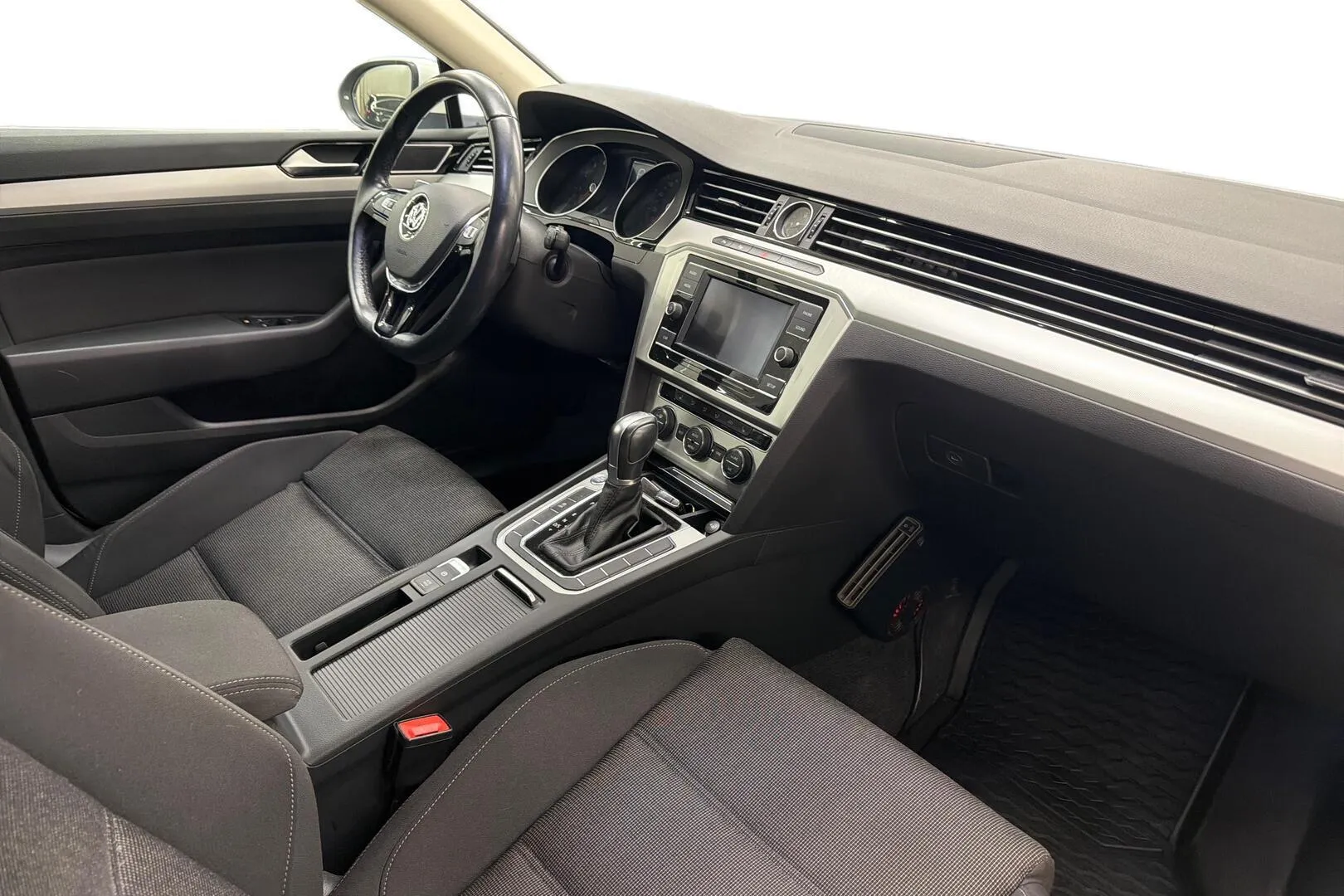 Volkswagen Passat EPM-188 carousel image