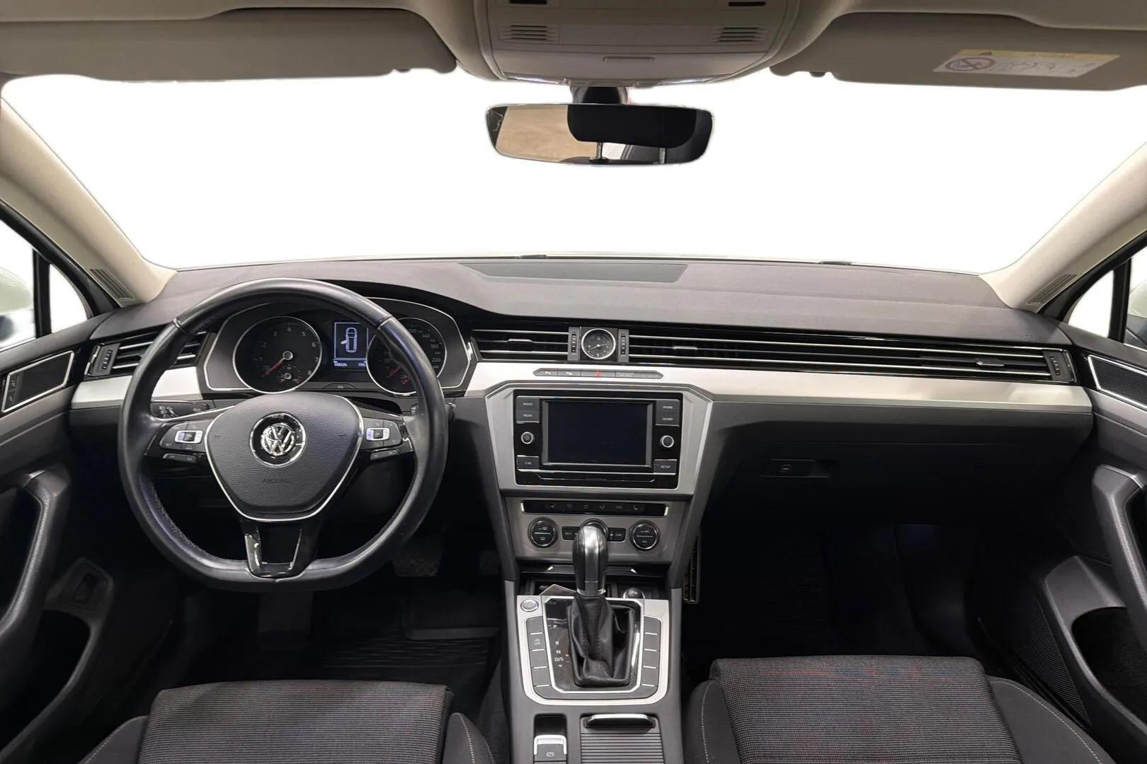 Volkswagen Passat EPM-188 carousel image