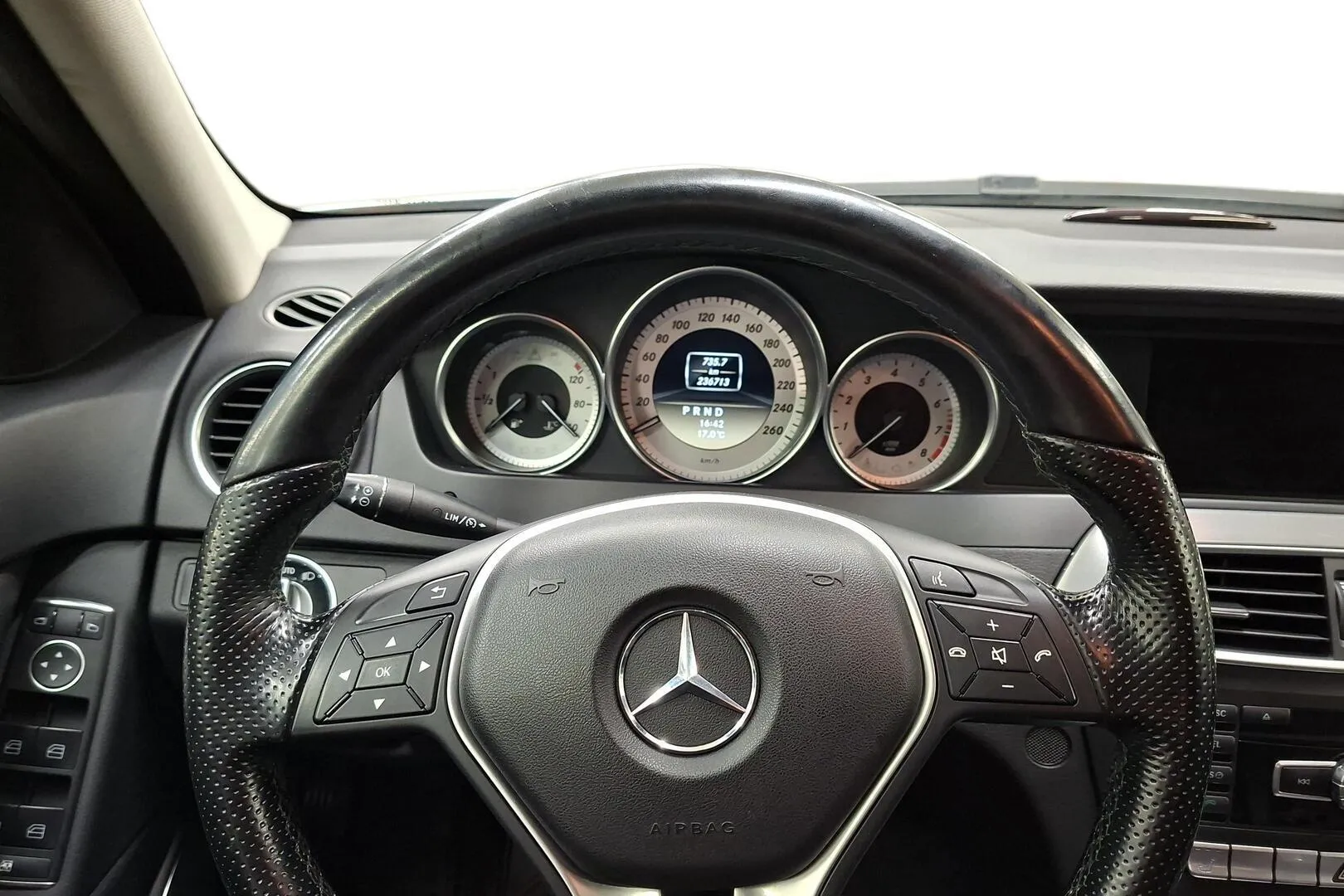 Mercedes-Benz C TYS-458 carousel image