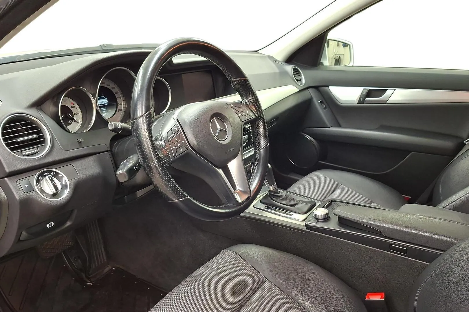 Mercedes-Benz C TYS-458 carousel image