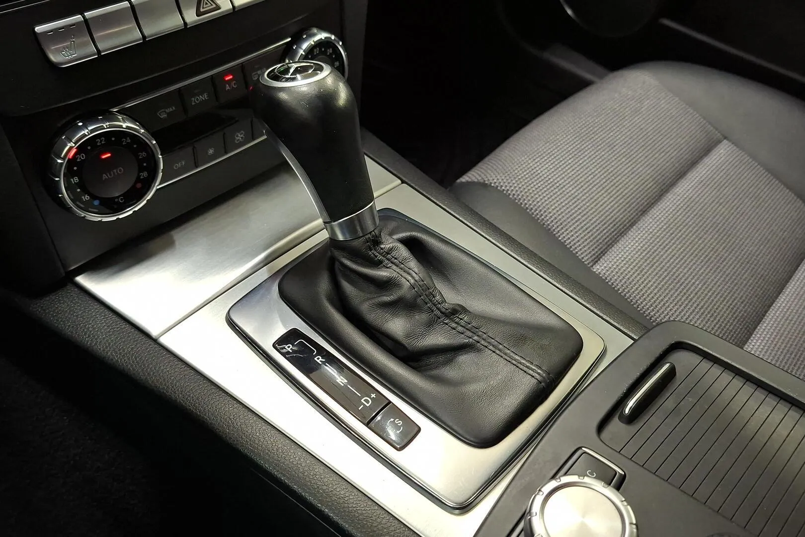 Mercedes-Benz C TYS-458 carousel image