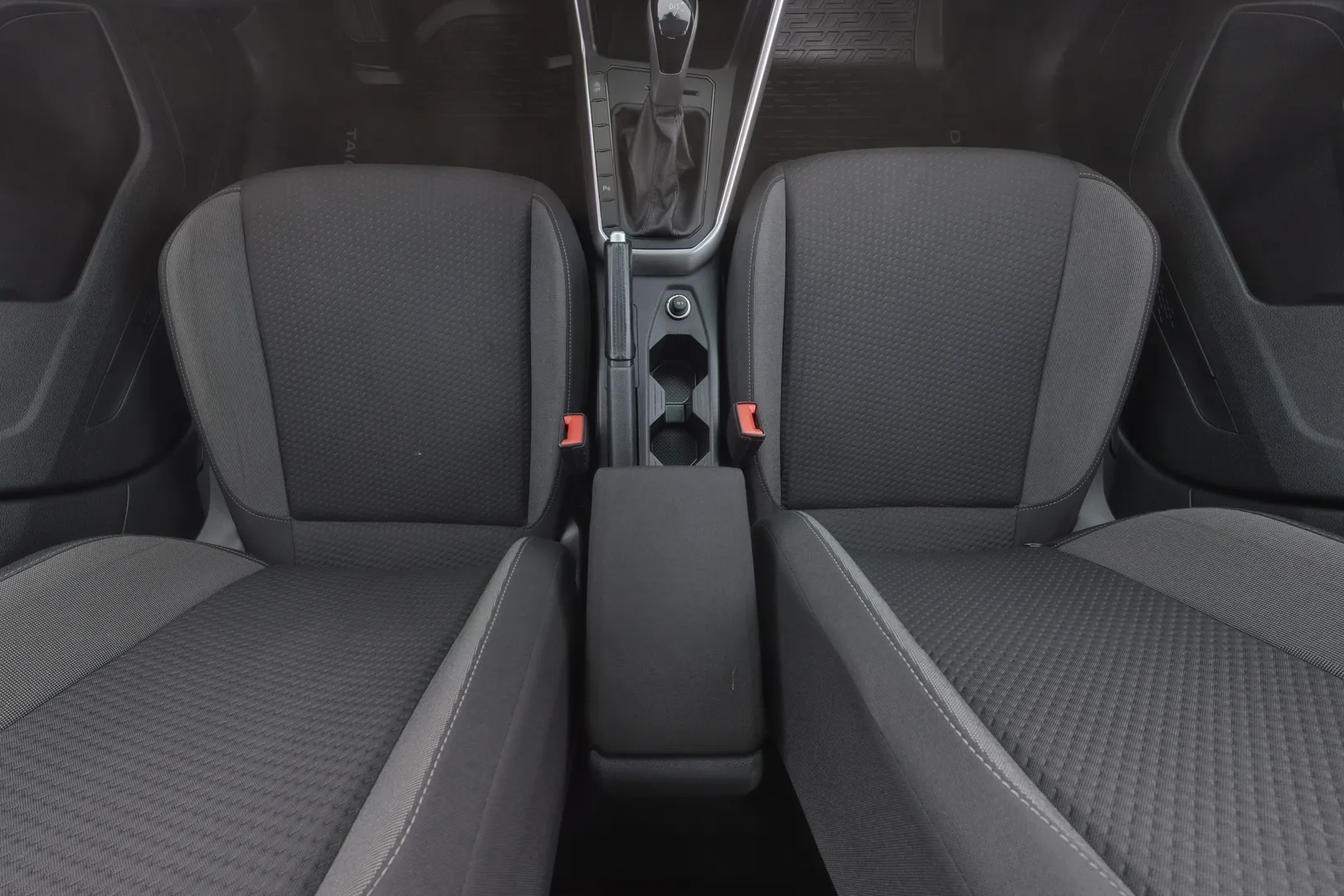 Volkswagen Taigo BXZ-263 carousel image