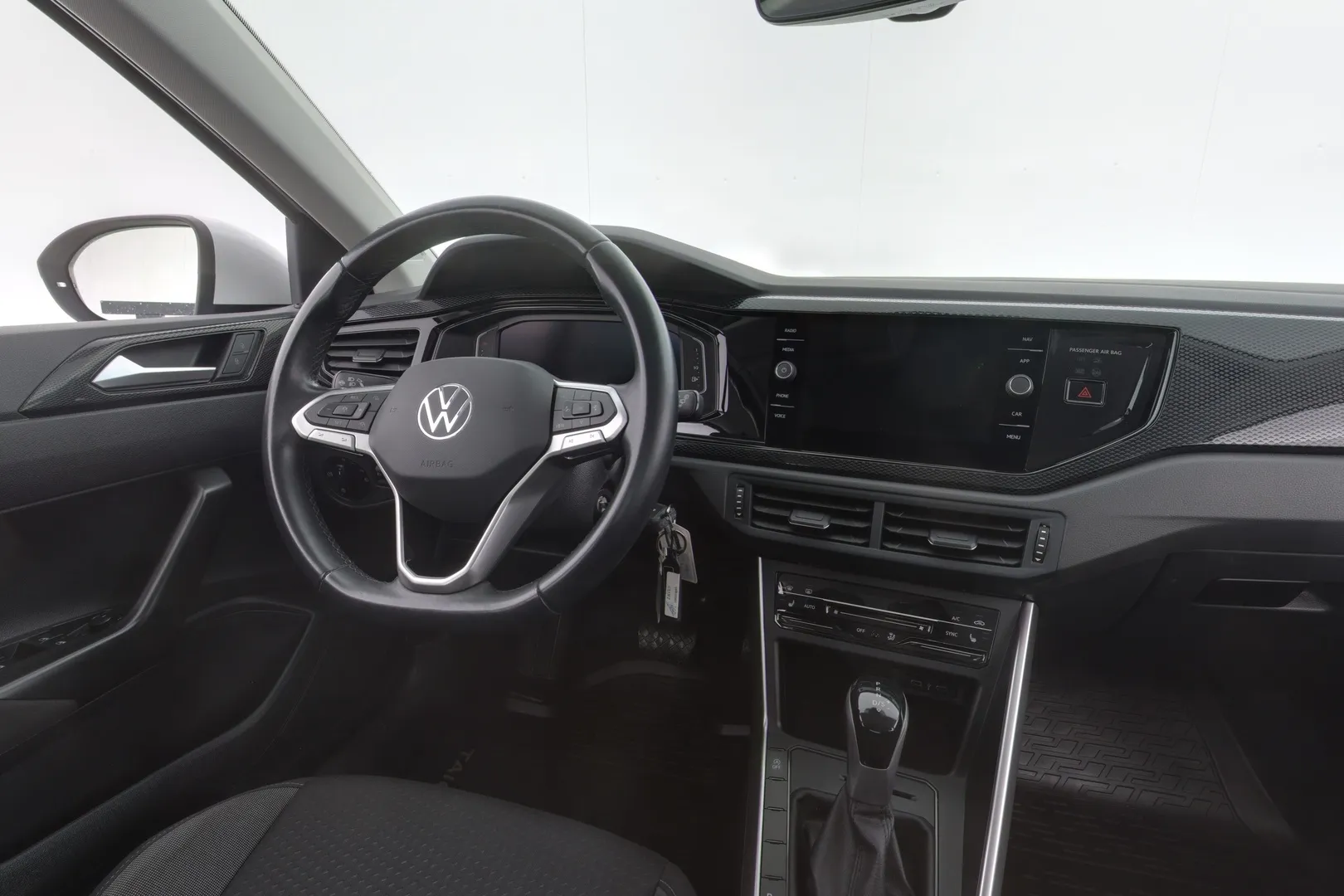 Volkswagen Taigo BXZ-263 carousel image