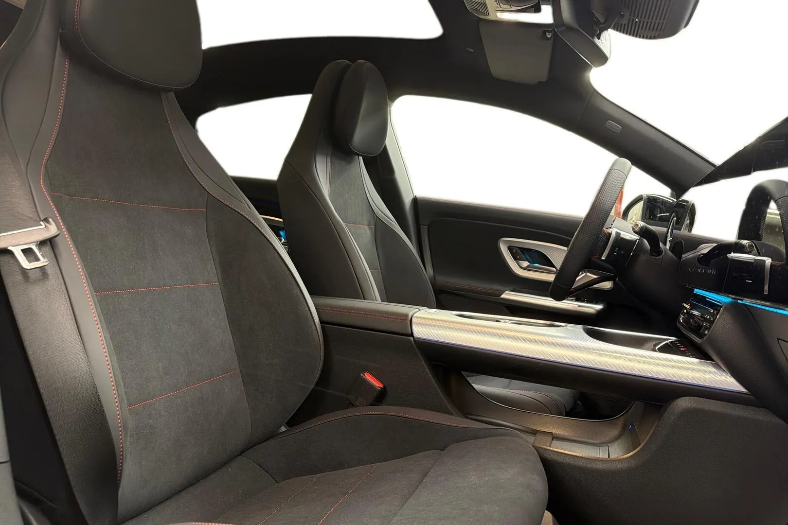 Mercedes-Benz CLA JOO-665 carousel image