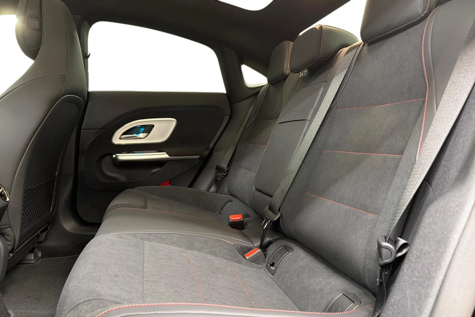 Mercedes-Benz CLA JOO-665 carousel image
