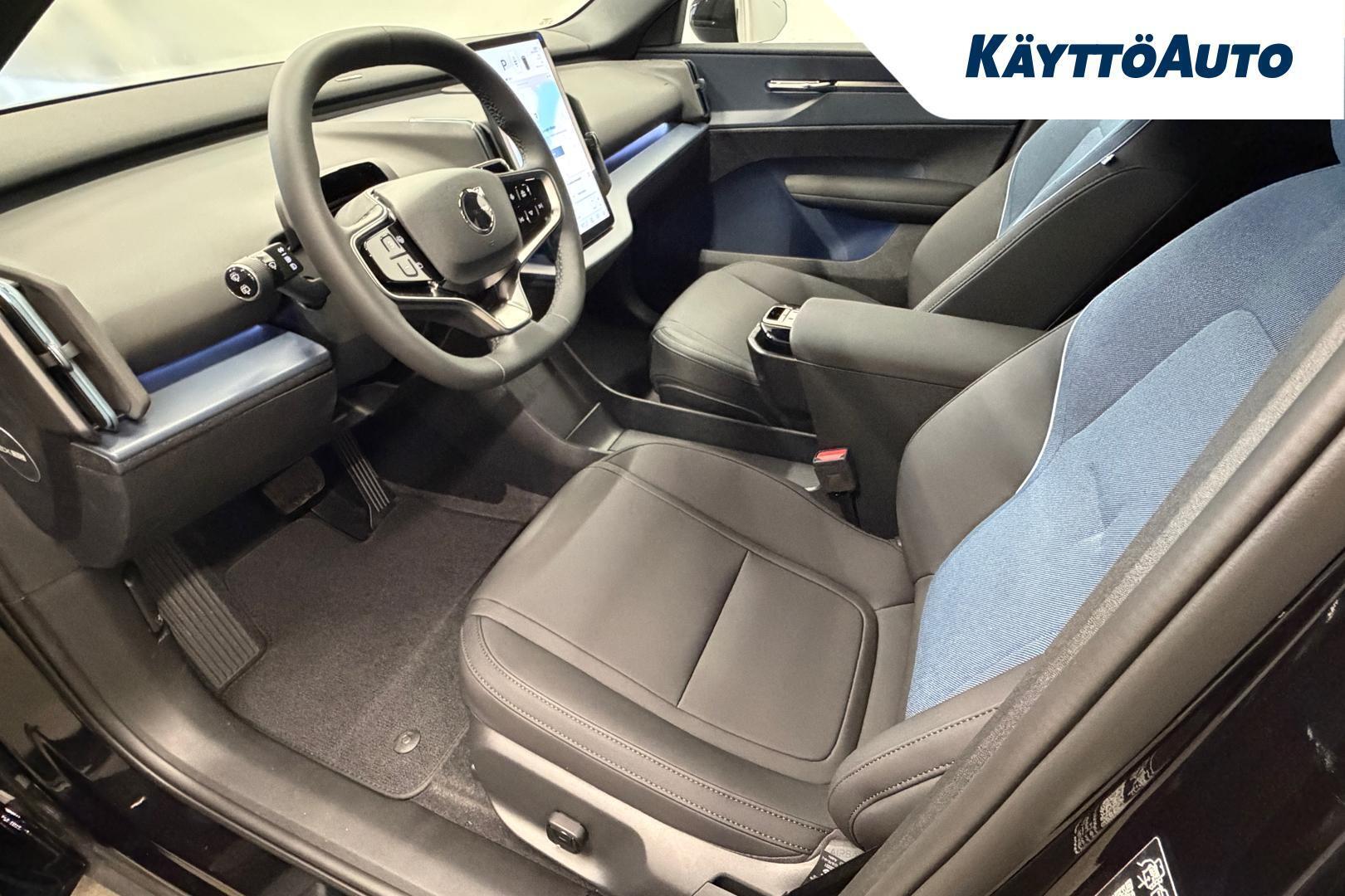 Volvo EX30 P8 AWD Plus Black Edition 2027, photo 4/19