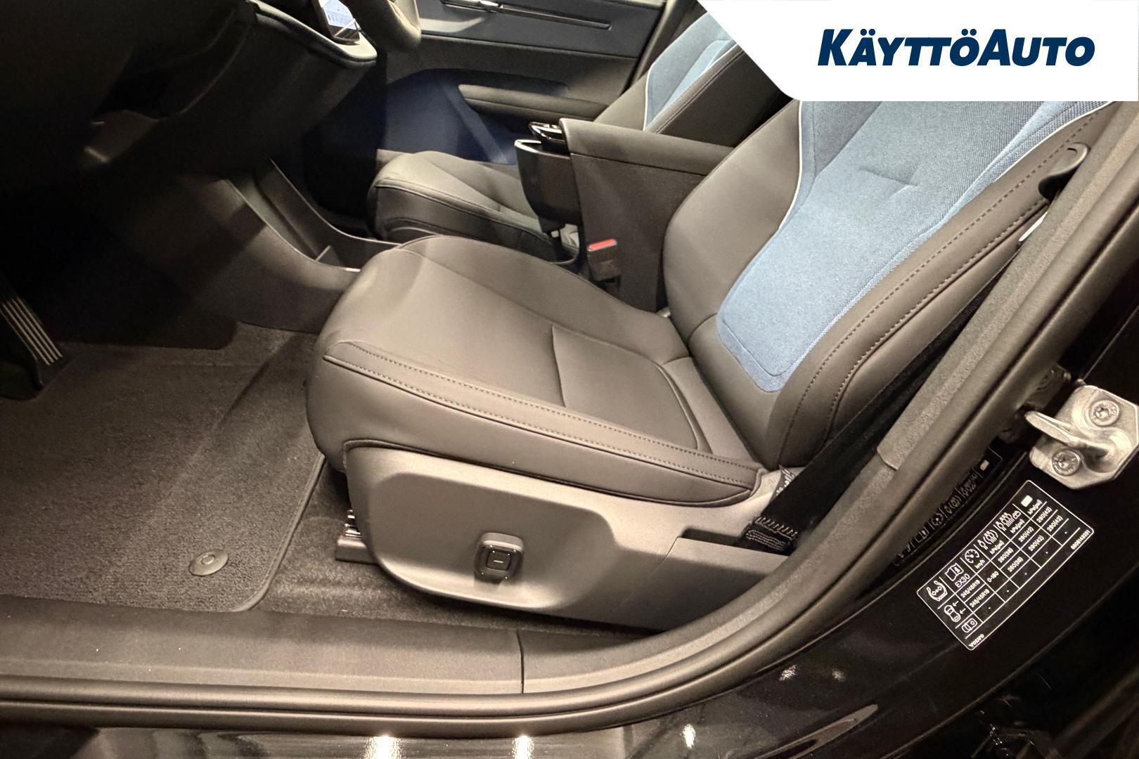Volvo EX30 P8 AWD Plus Black Edition 2027, photo 6/19