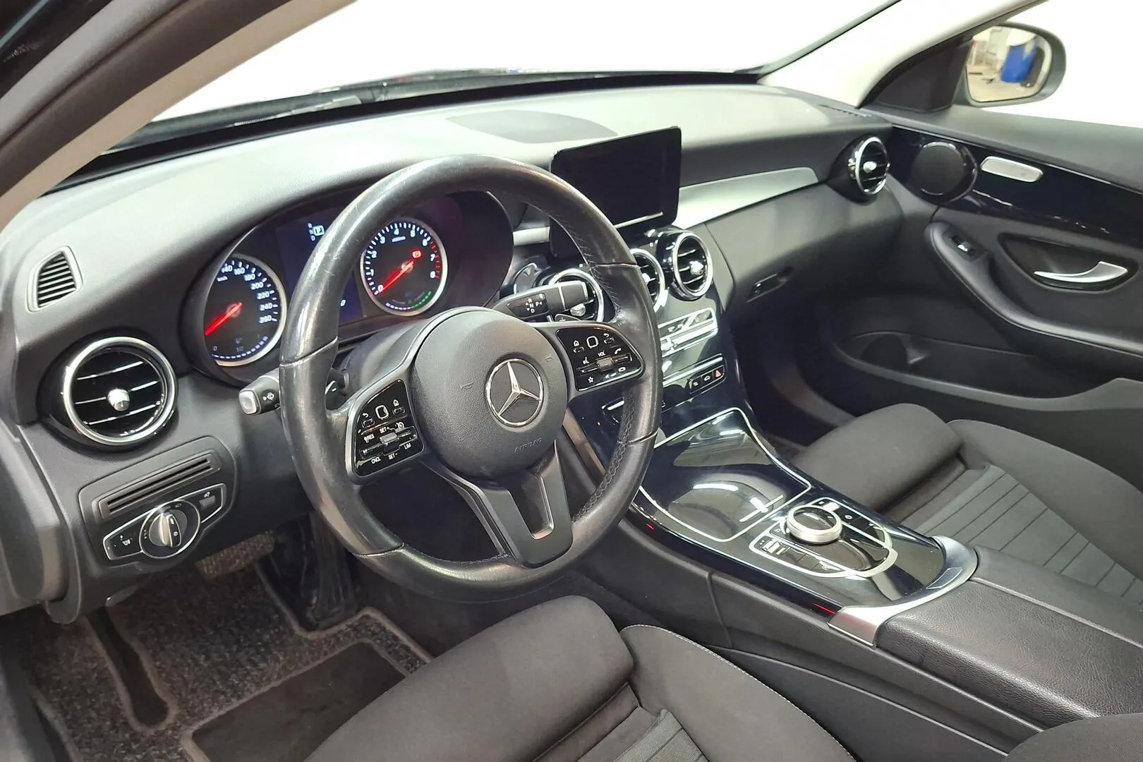 Mercedes-Benz C NLL-626 carousel image