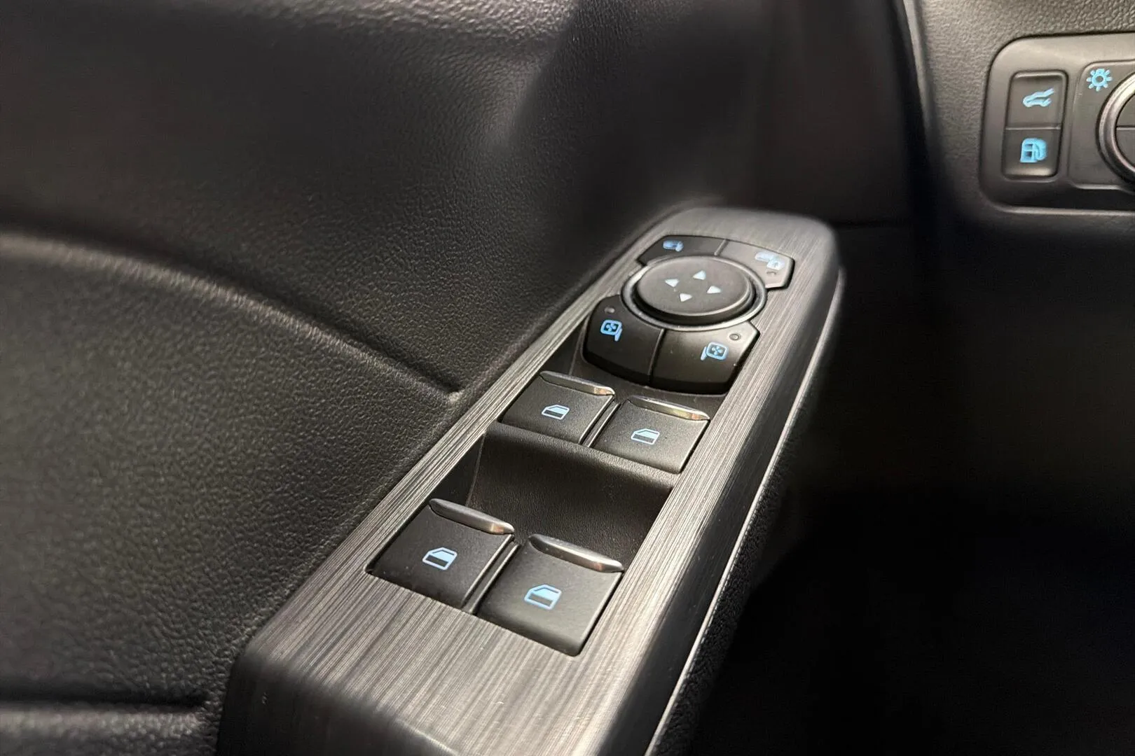 Ford Kuga LRA-399 carousel image