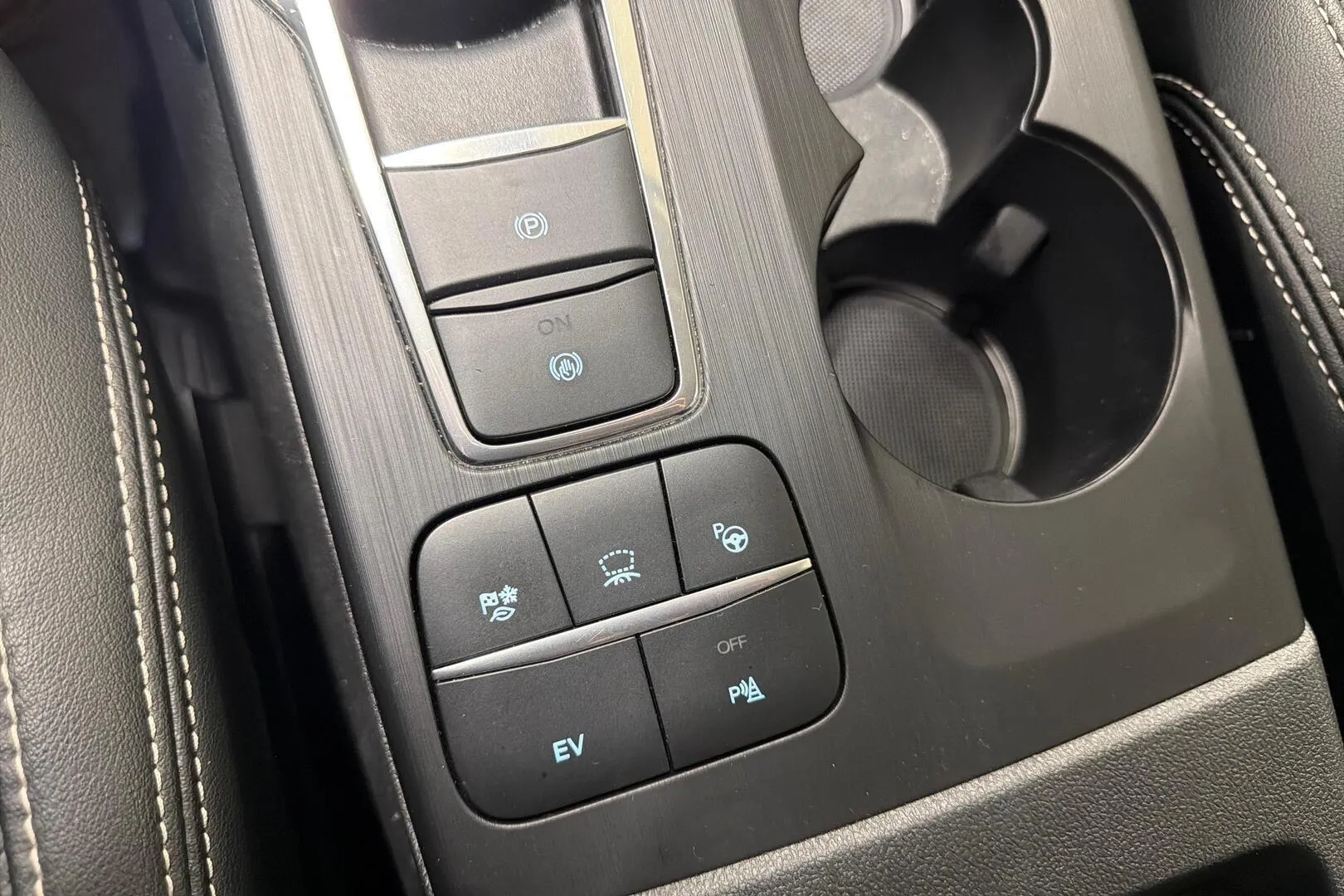 Ford Kuga LRA-399 carousel image