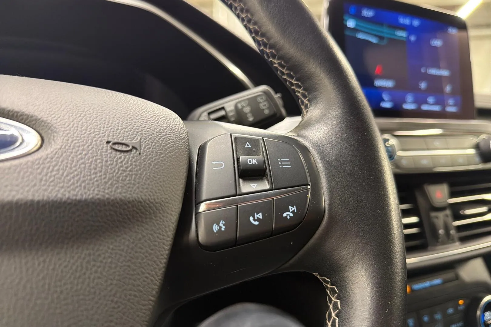 Ford Kuga LRA-399 carousel image