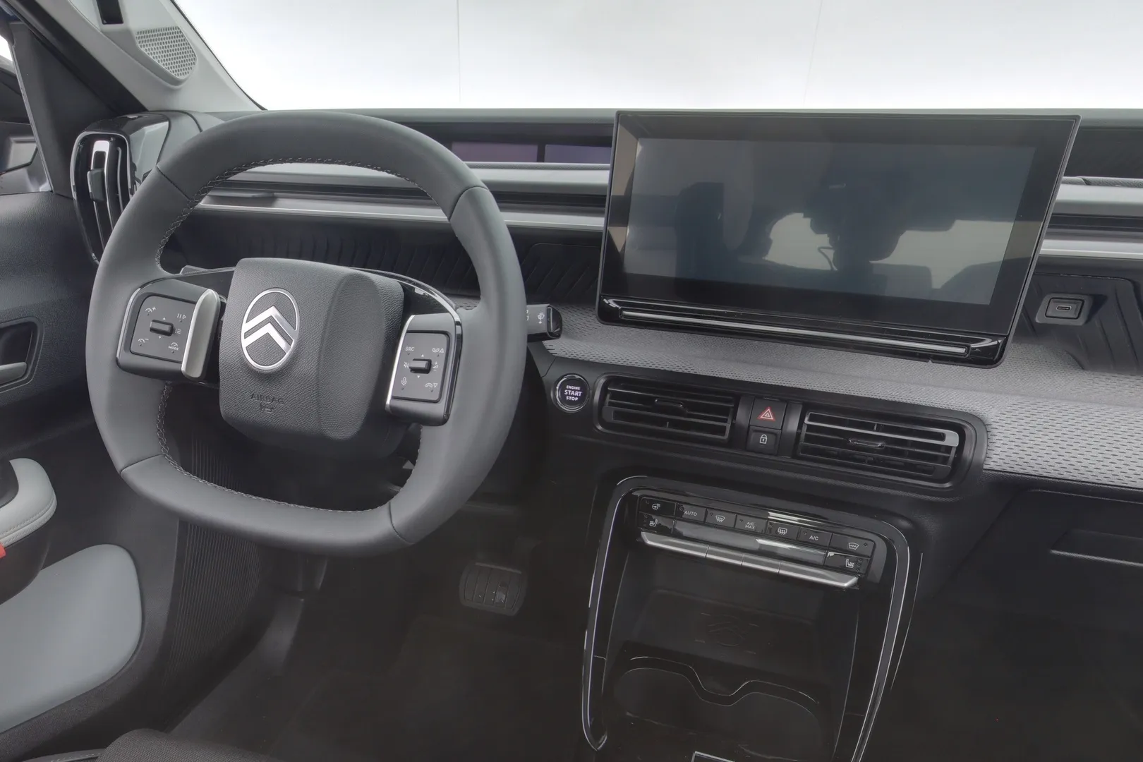 Citroen e-C3 Aircross MSO-982 carousel image