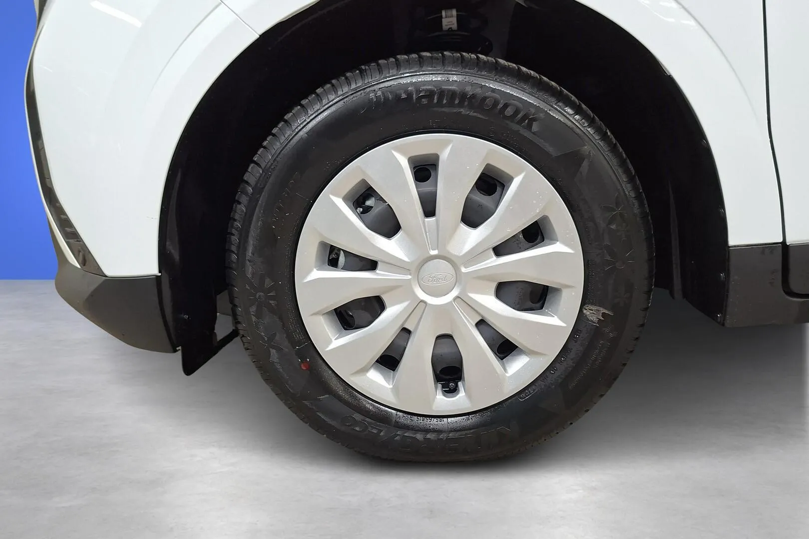 Ford Transit Courier KYO-627 carousel image