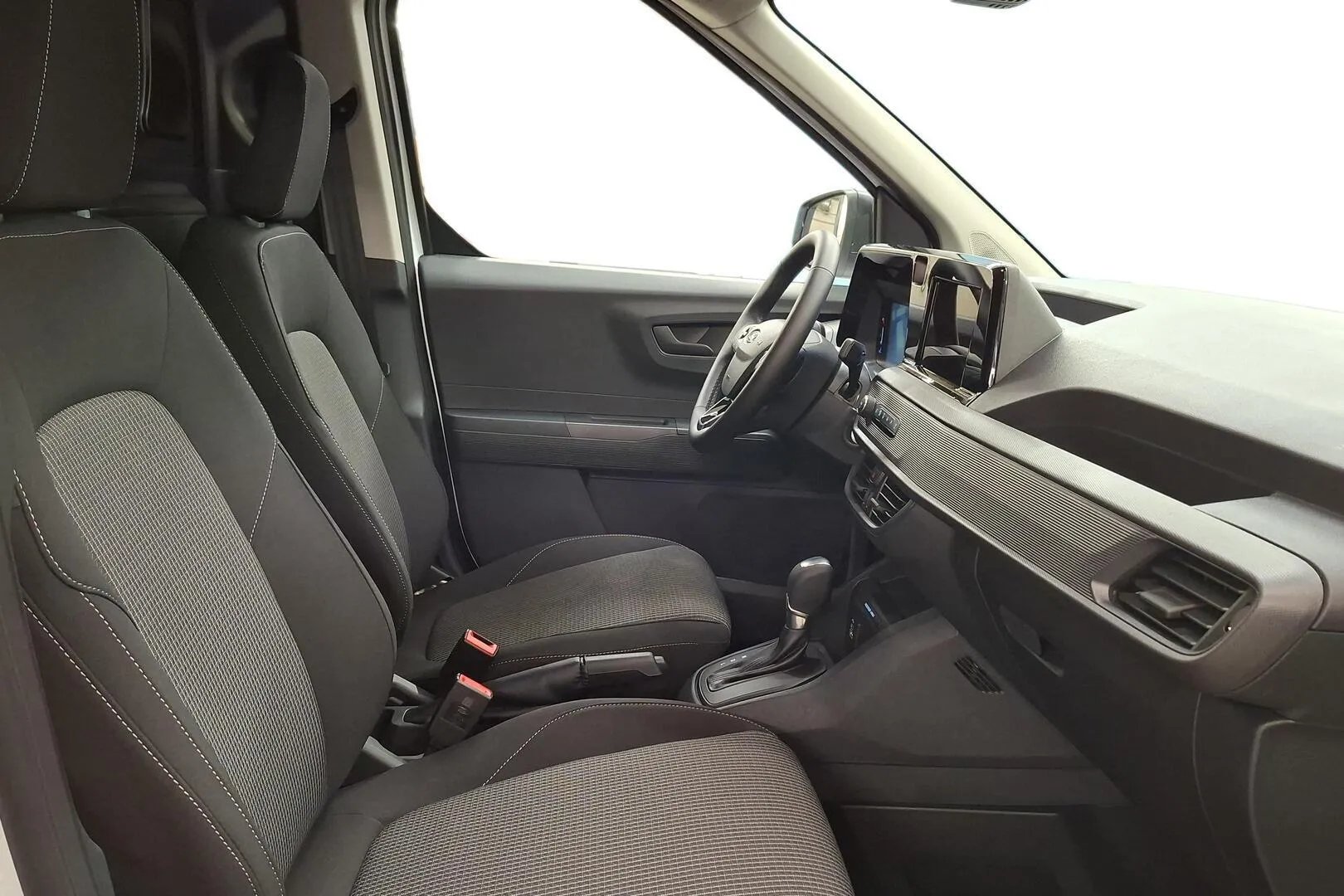 Ford Transit Courier KYO-627 carousel image