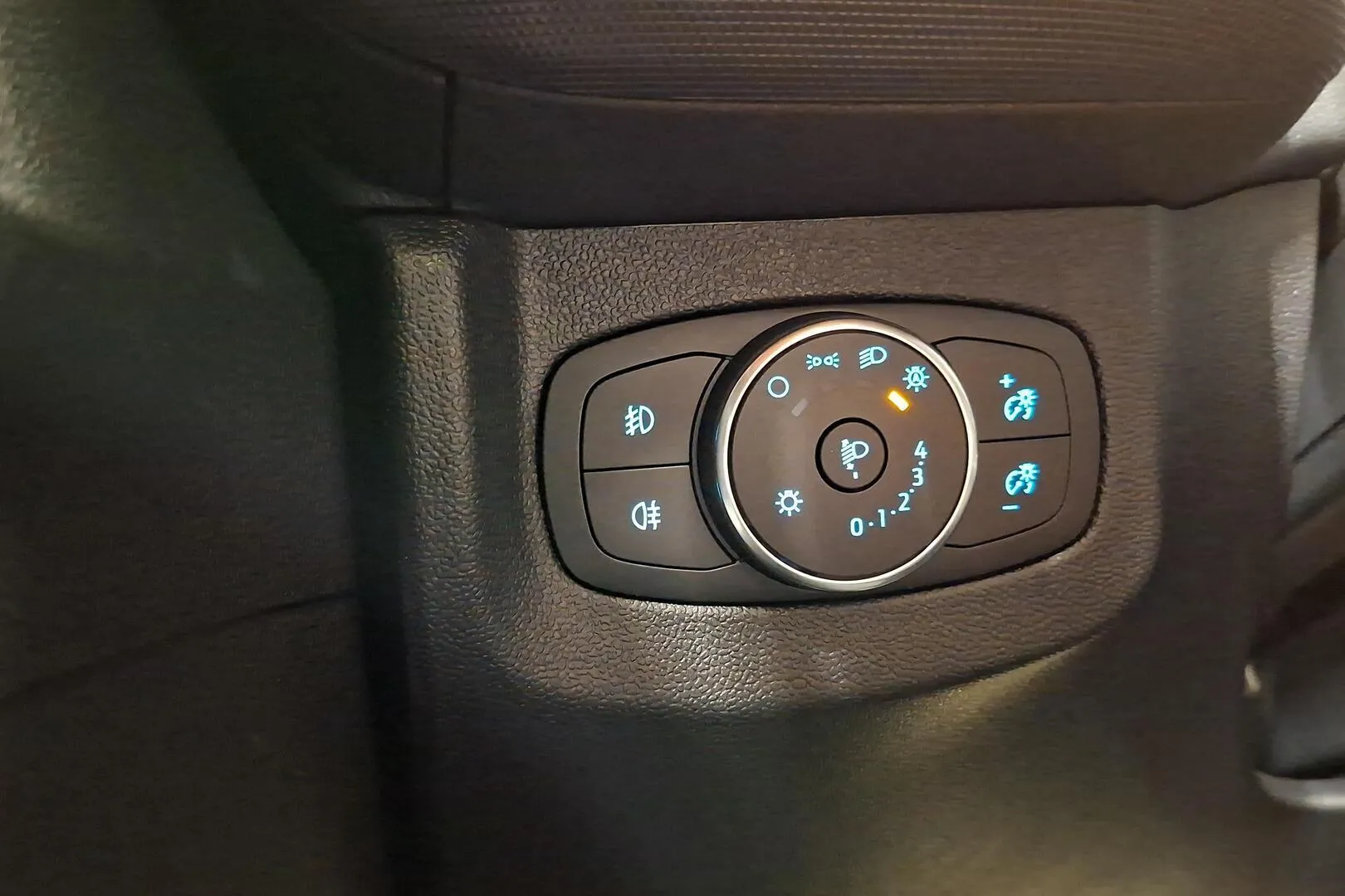 Ford Transit Courier KYO-627 carousel image