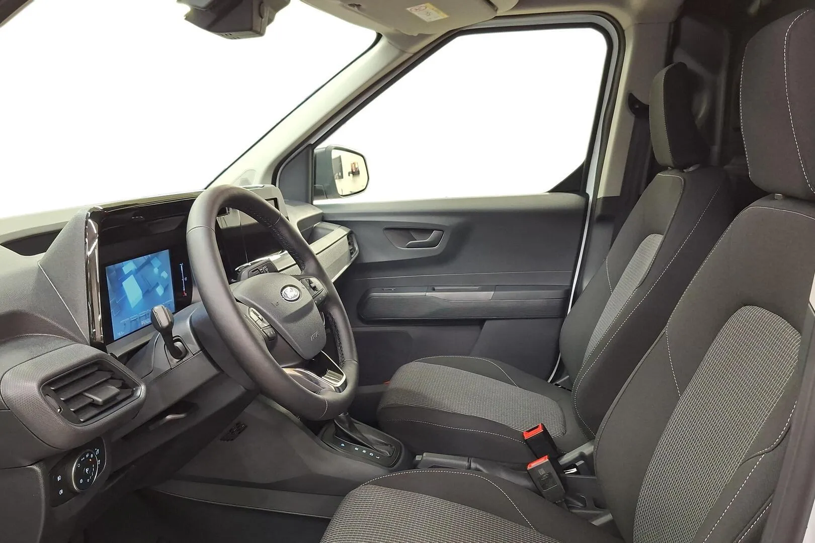 Ford Transit Courier KYO-627 carousel image