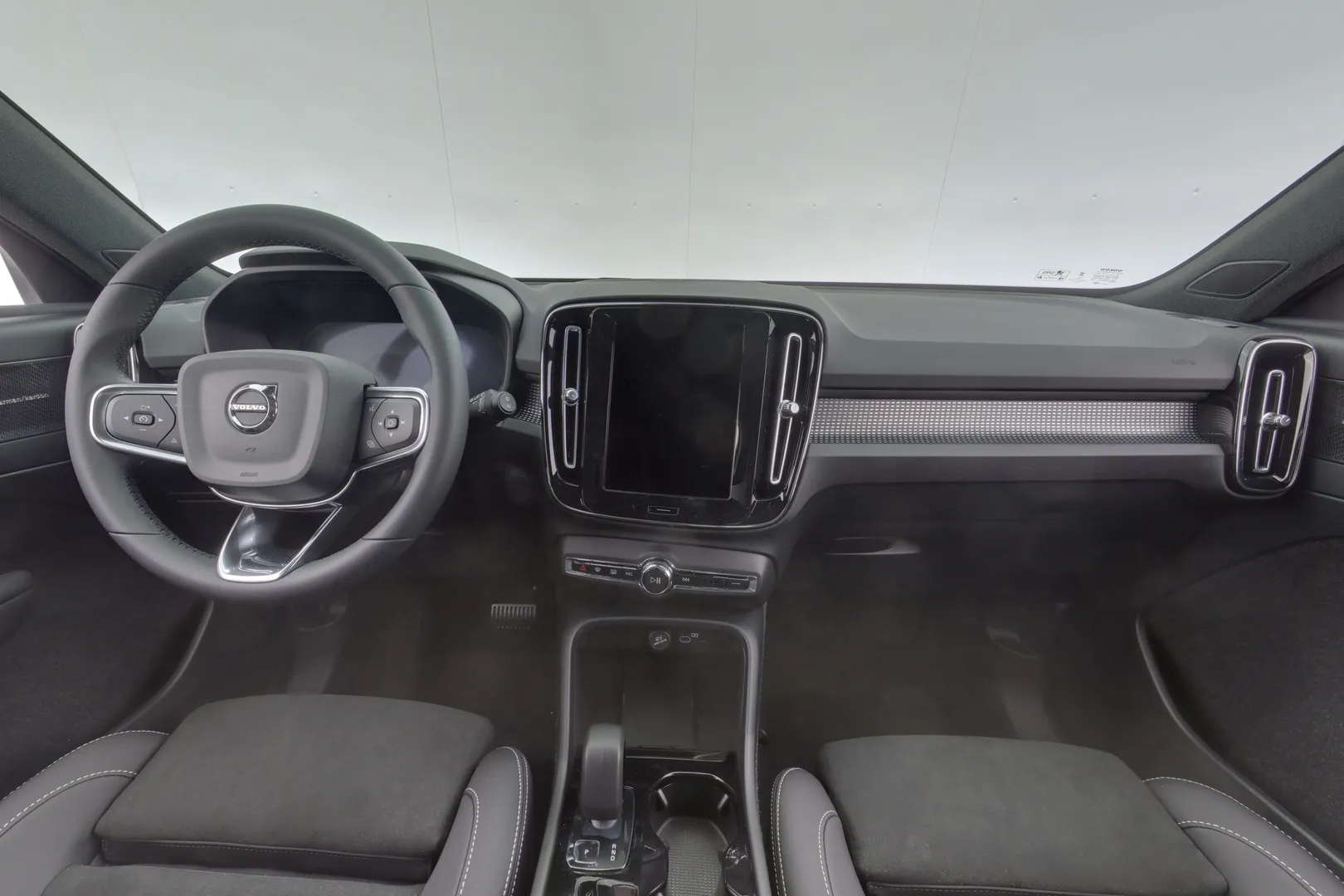 Volvo EX40 JOU-628 carousel image