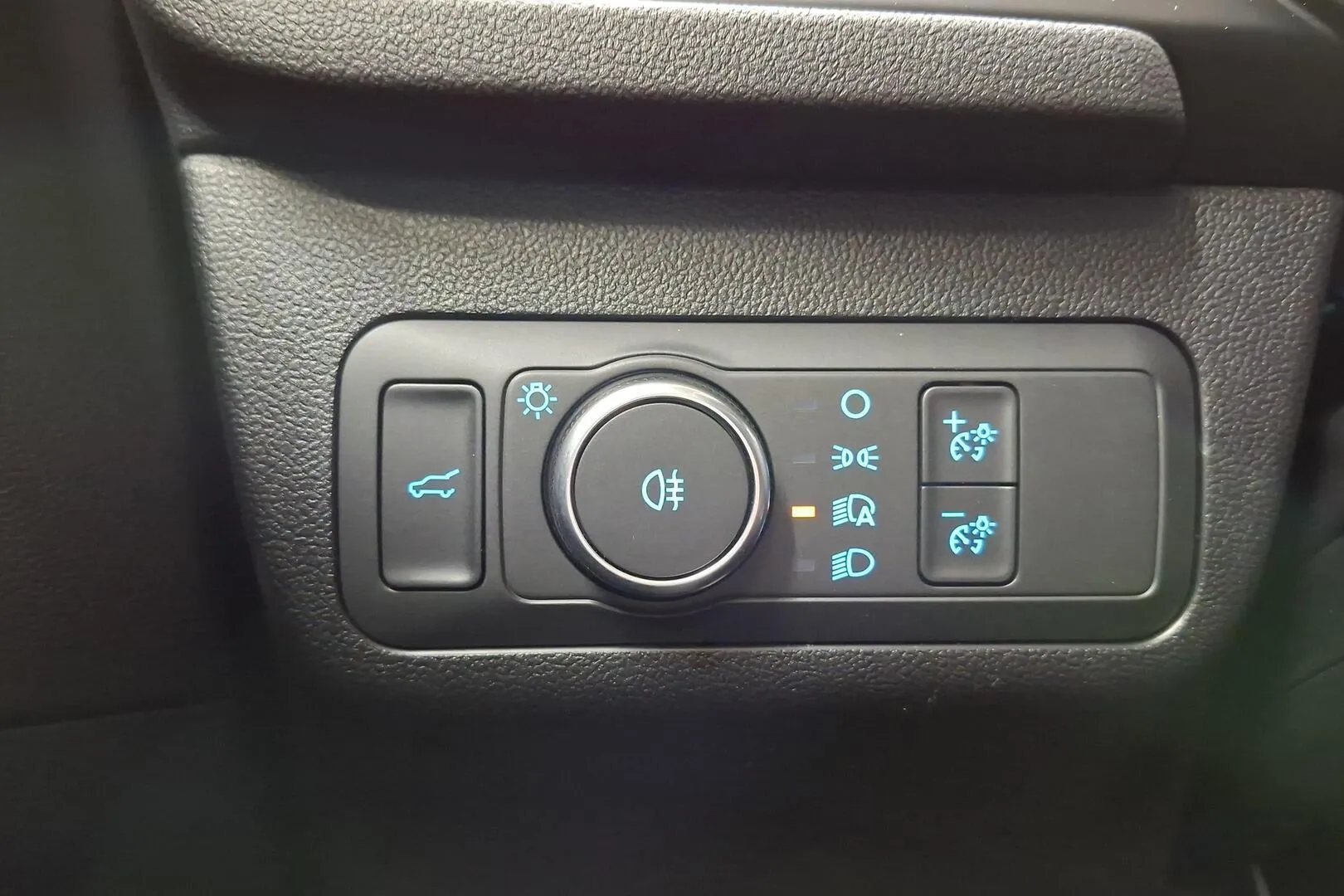 Ford Kuga YMR-855 carousel image